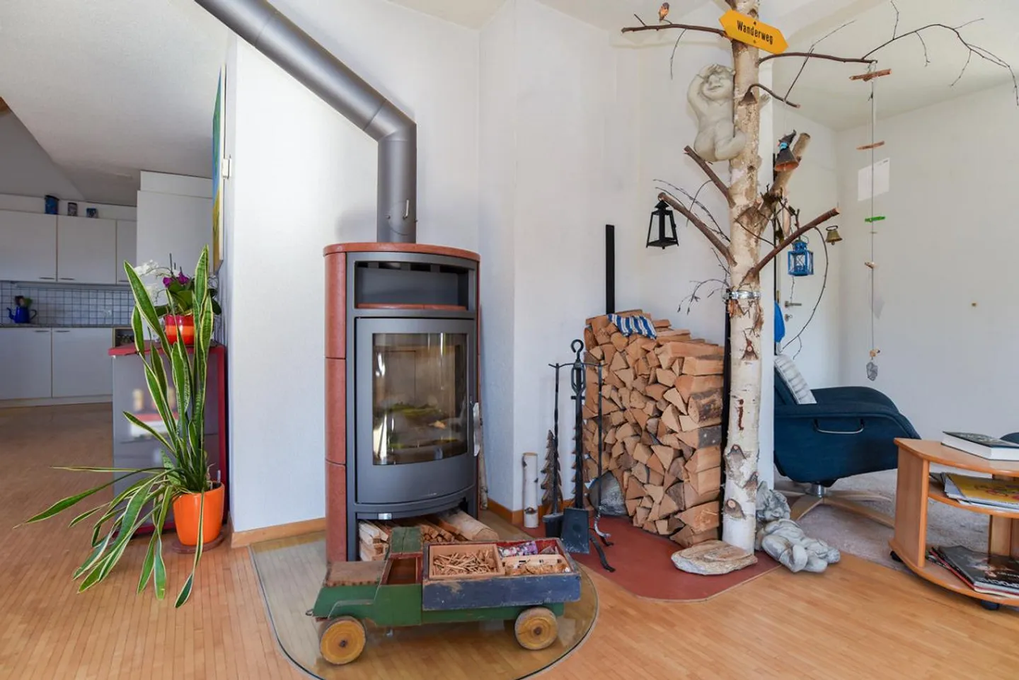 Spacious Maisonette Apartment with Beautiful View in Central Location - Photo 4 of 13