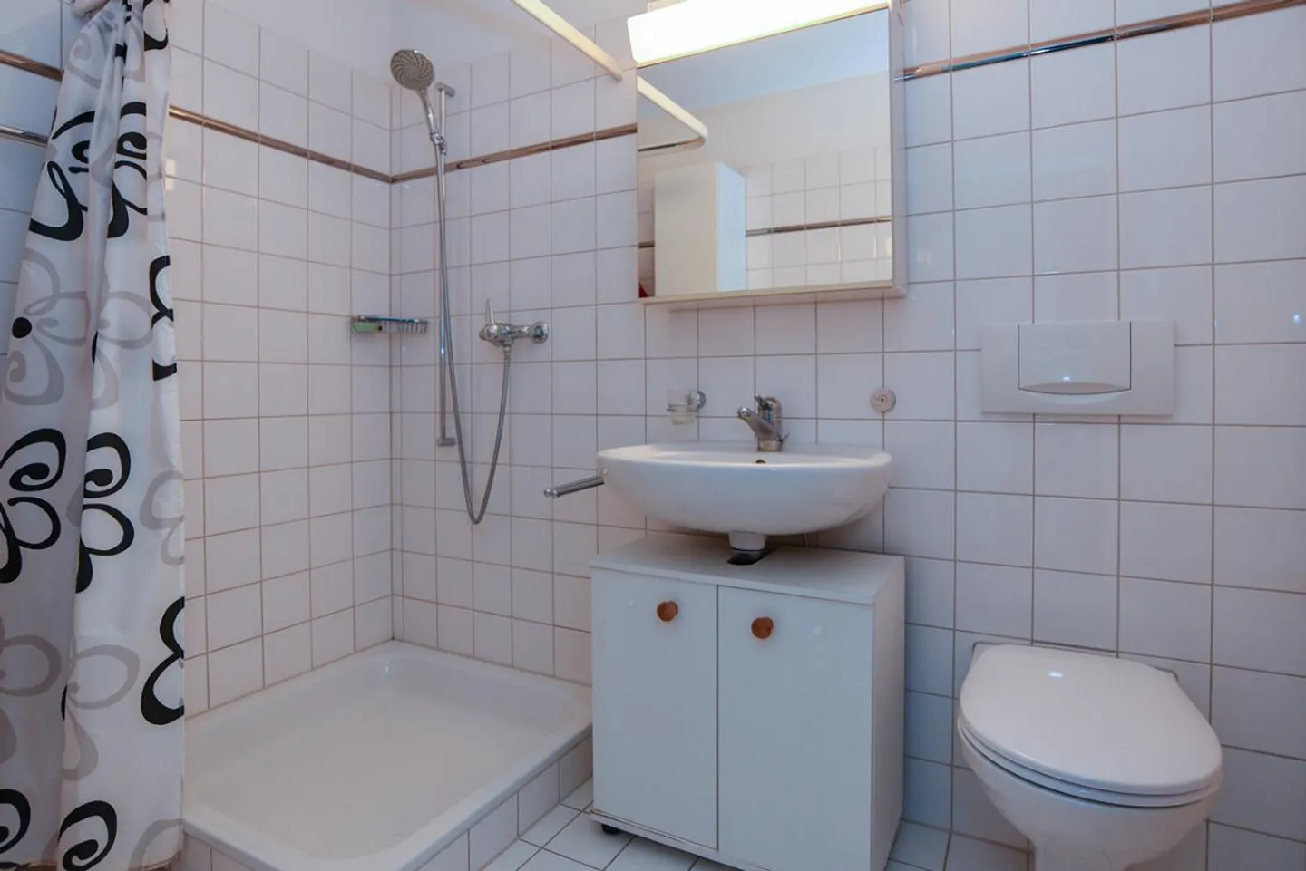 Spacious Maisonette Apartment with Beautiful View in Central Location - Photo 13 of 13