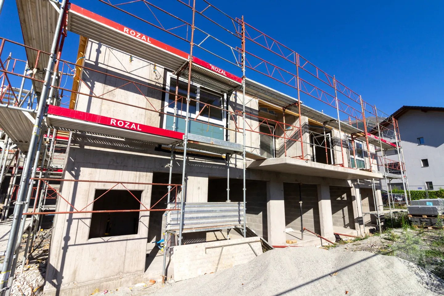 Villa contigua di 140 m2 con terrazza e garage - Foto 1 di 11