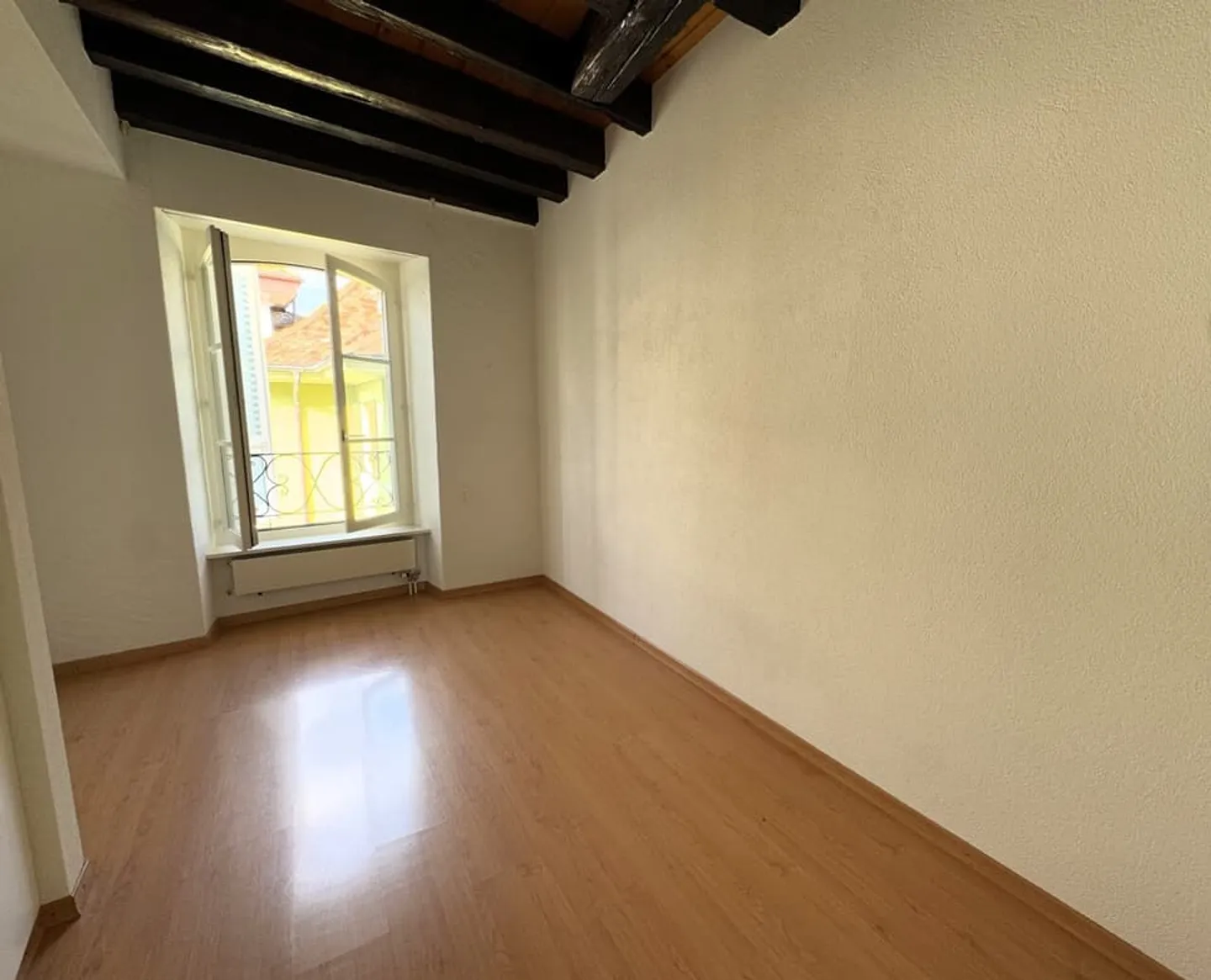 Renovated 4.0 room apartment of 88 m2 with lake view - Photo 6 of 10