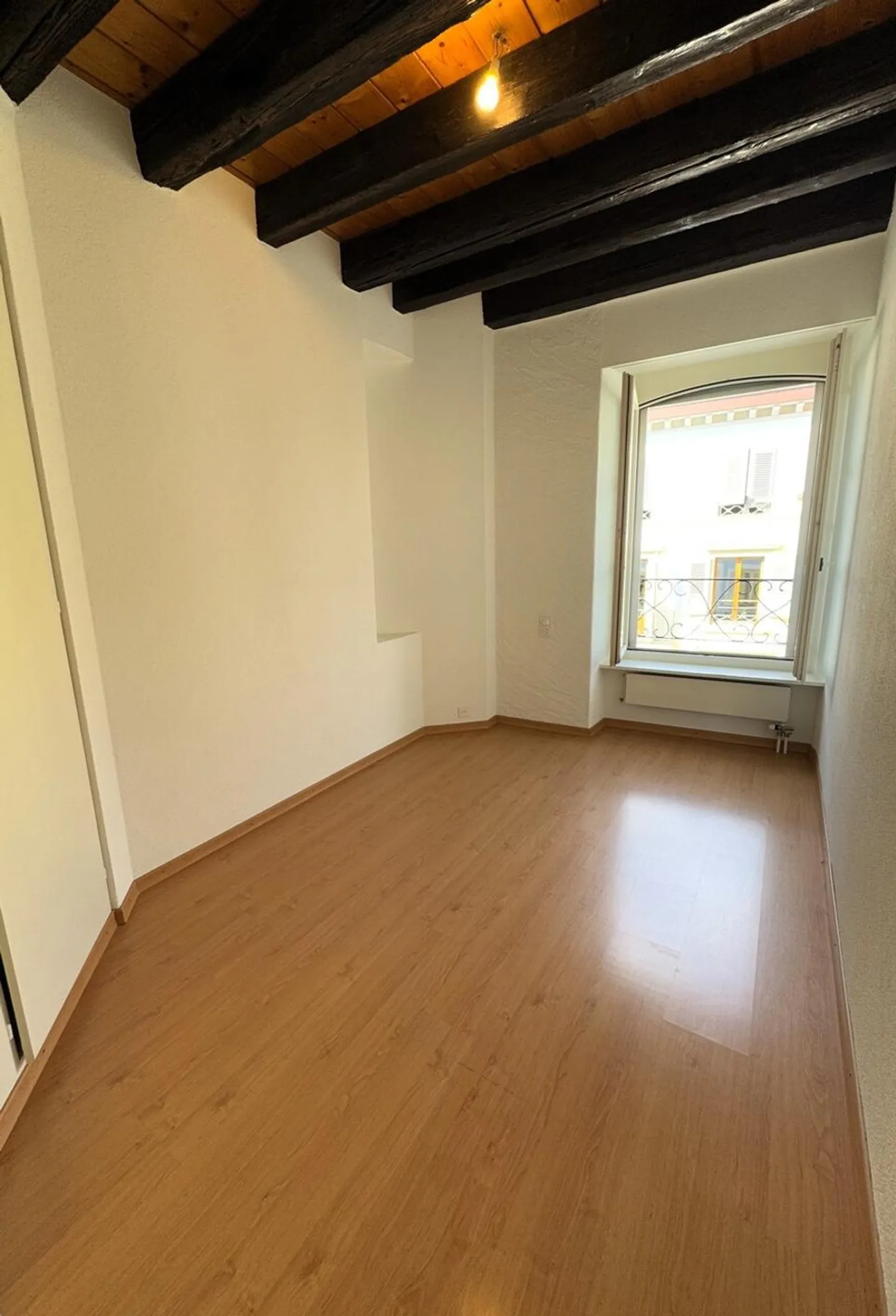 Renovated 4.0 room apartment of 88 m2 with lake view - Photo 7 of 10