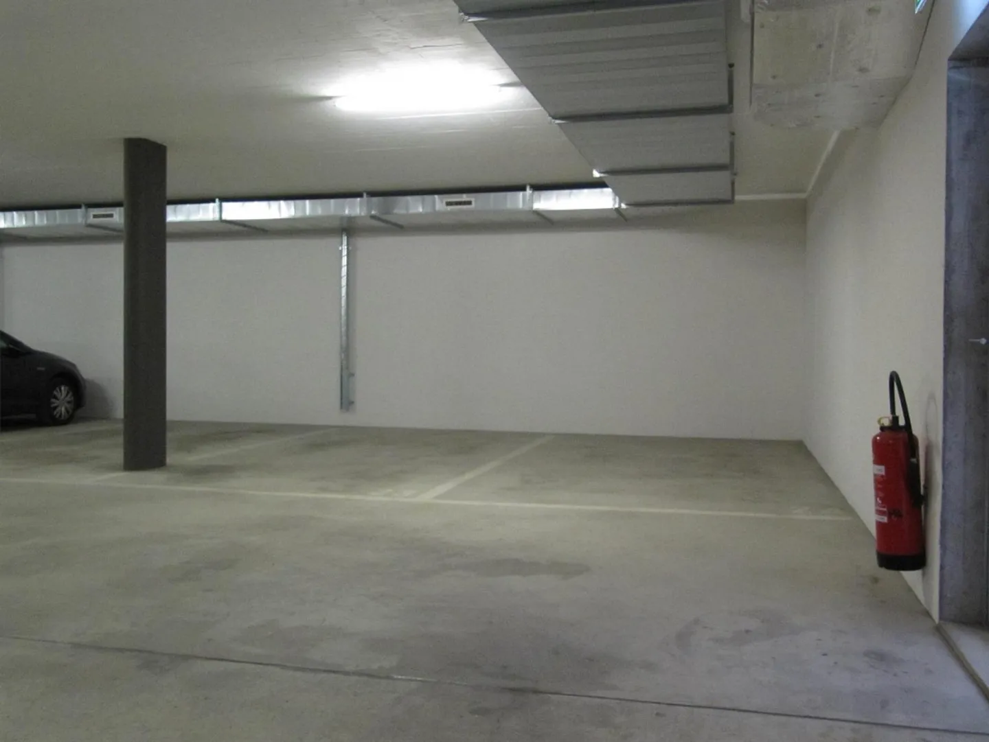 Geräumiger Tiefgaragenplatz - Foto 5 von 7