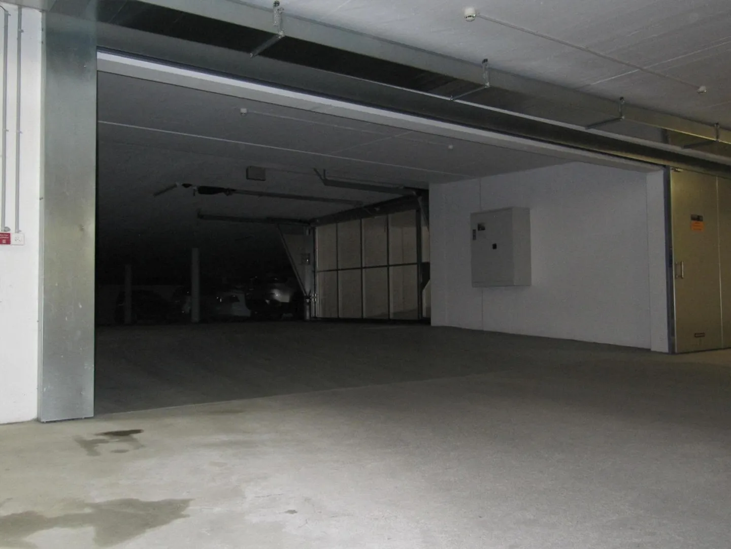 Geräumiger Tiefgaragenplatz - Foto 6 von 7
