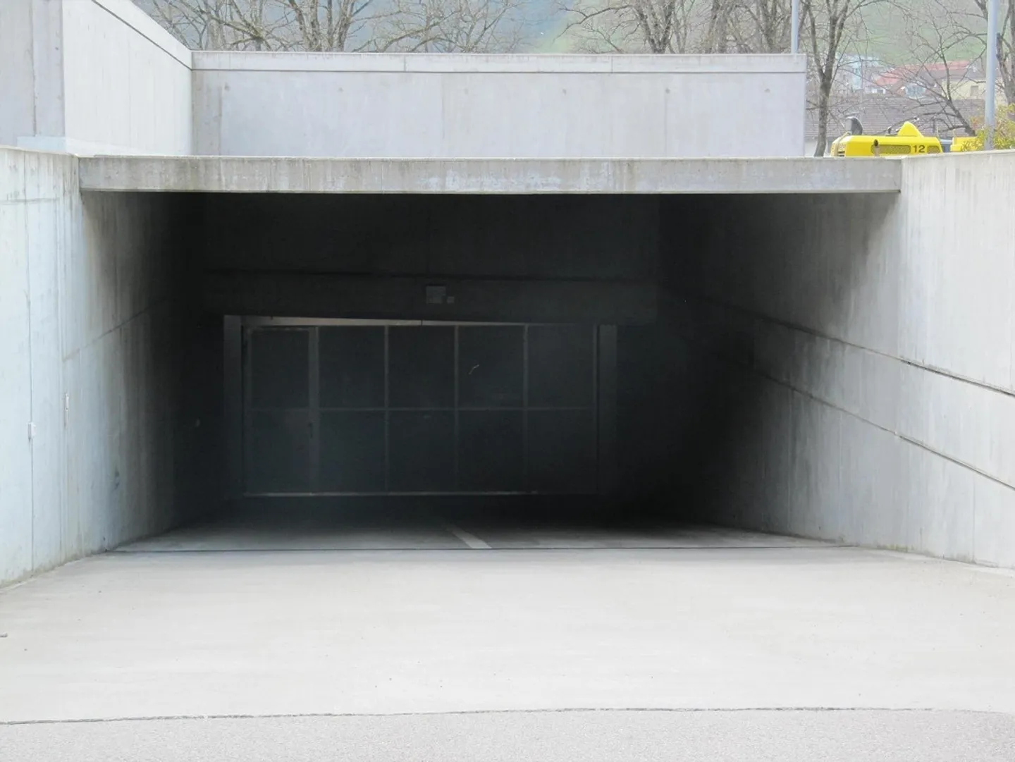 Geräumiger Tiefgaragenplatz - Foto 7 von 7