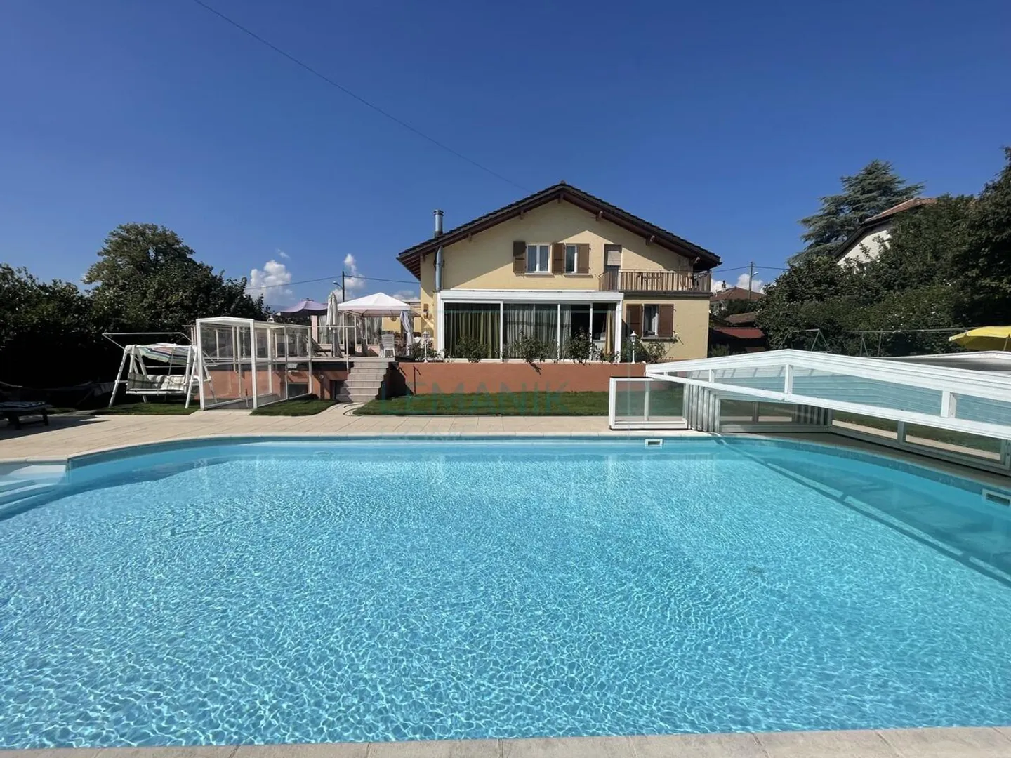 Ihr Neuer Friedensort: Haus mit Pool und großem Garten - Foto 1 von 5