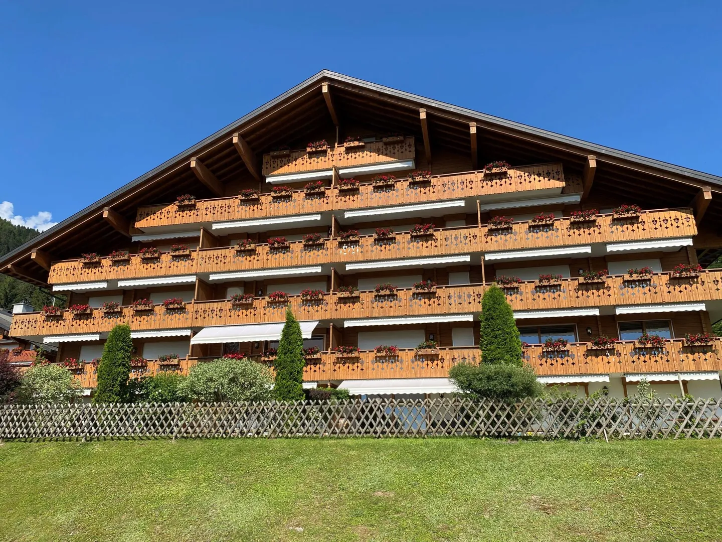 Appartement Charmant avec Vue Alpestre - Photo 1 sur 8