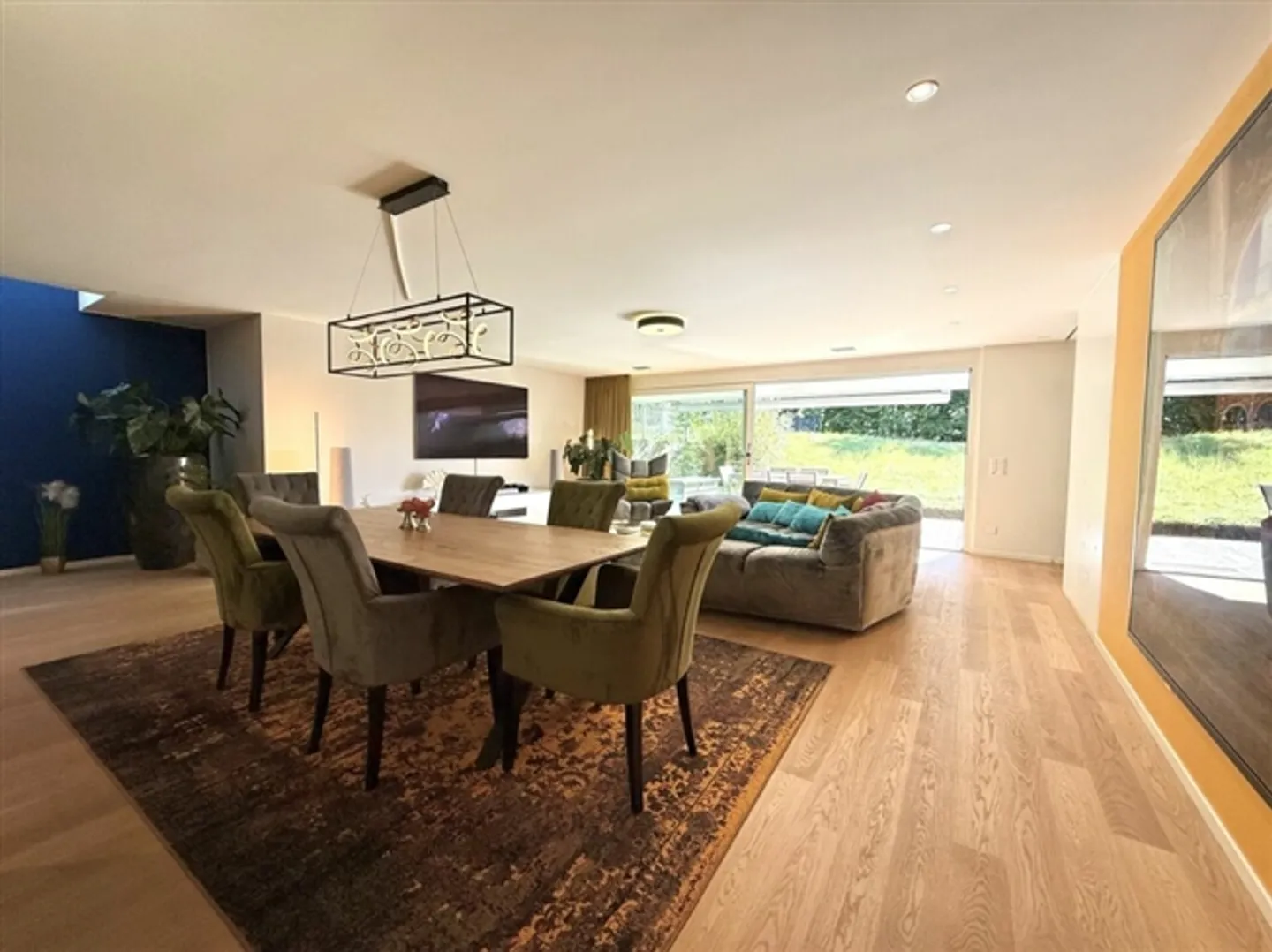 Dreamy and Modern Garden Apartment in Zurich Witikon - Photo 5 of 19