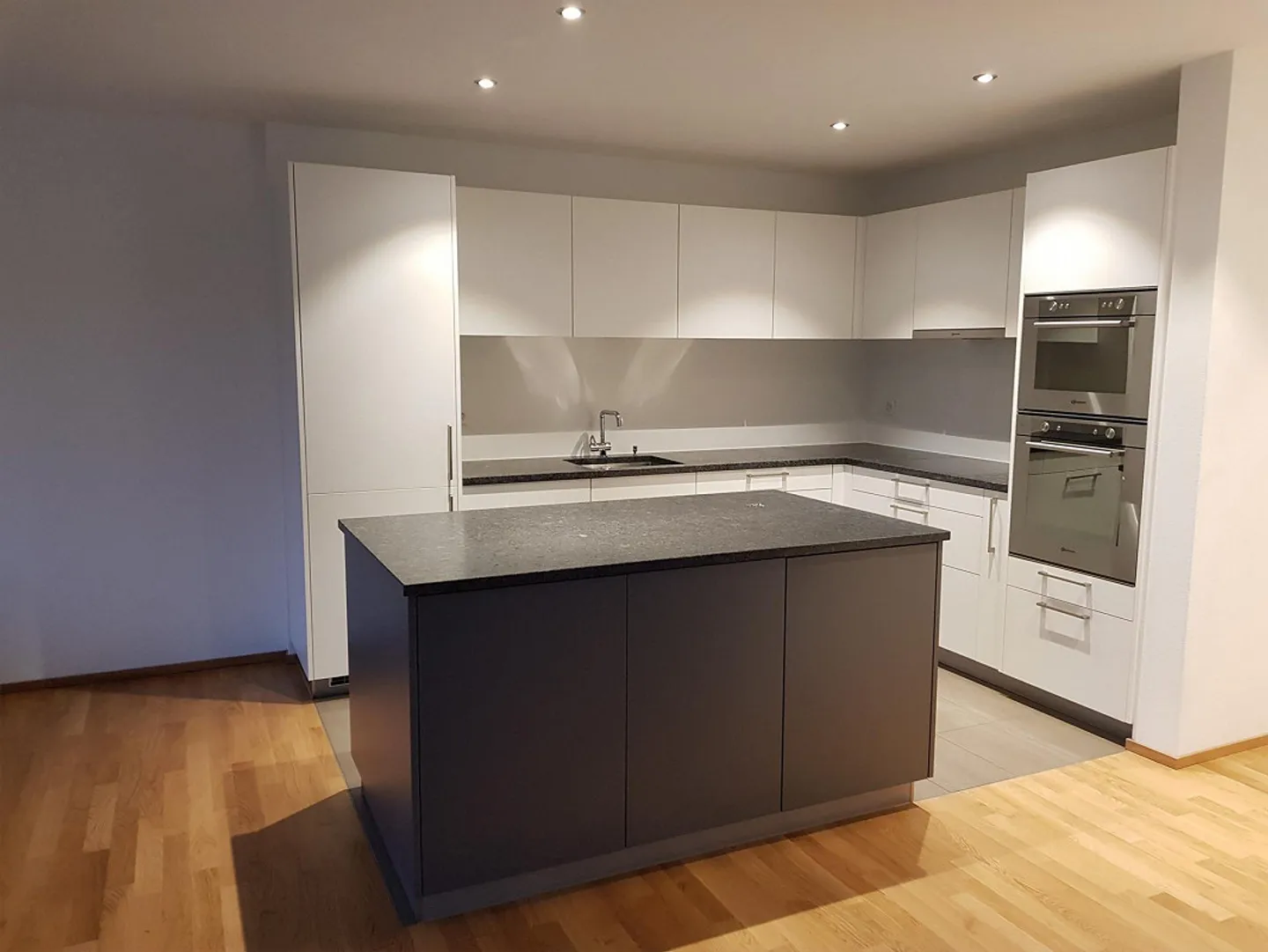 Appartamento moderno di 4,5 stanze con patio - Foto 2 di 16