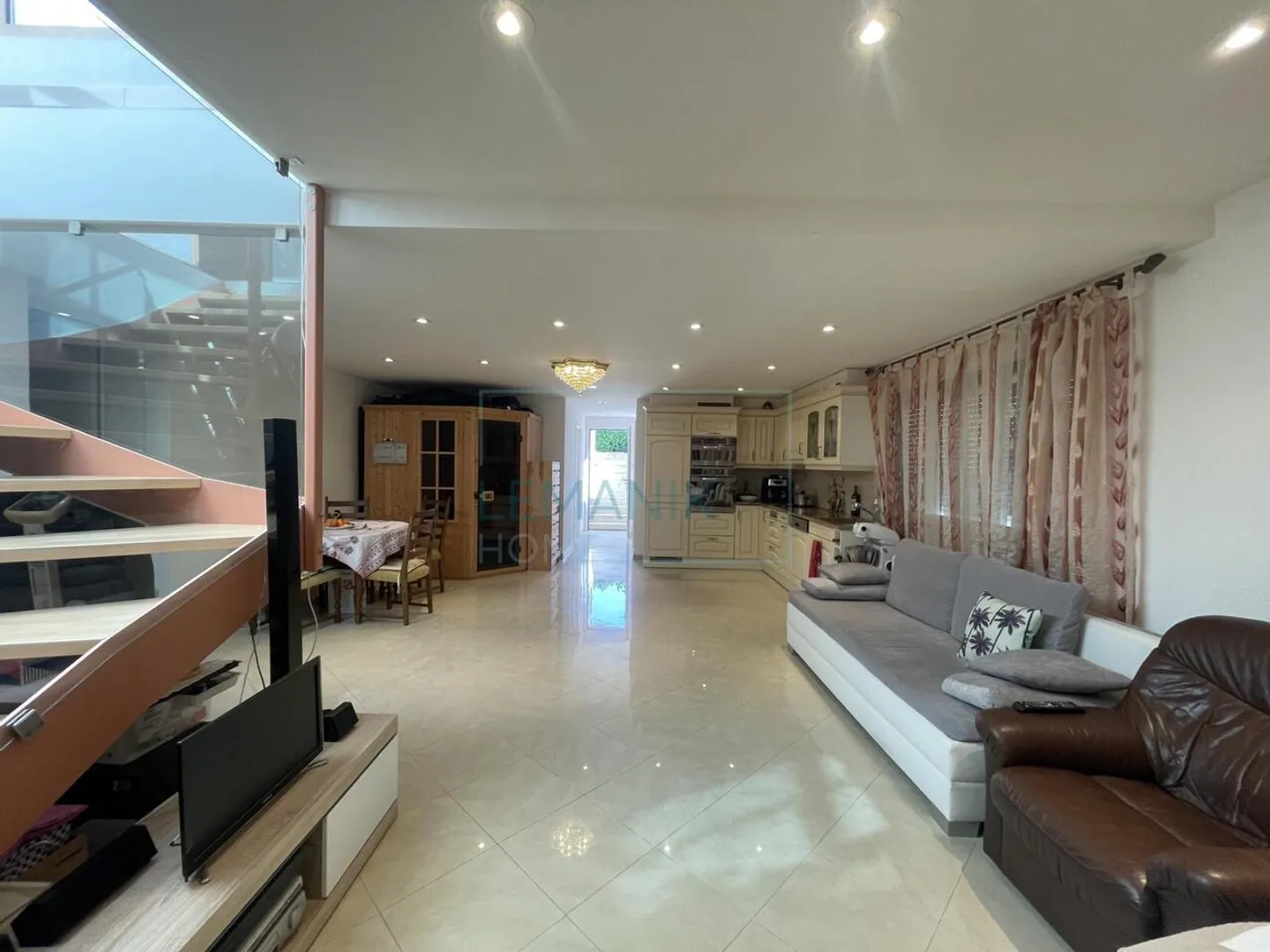 Ihr Neuer Friedensort: Haus mit Pool und großem Garten - Foto 5 von 5