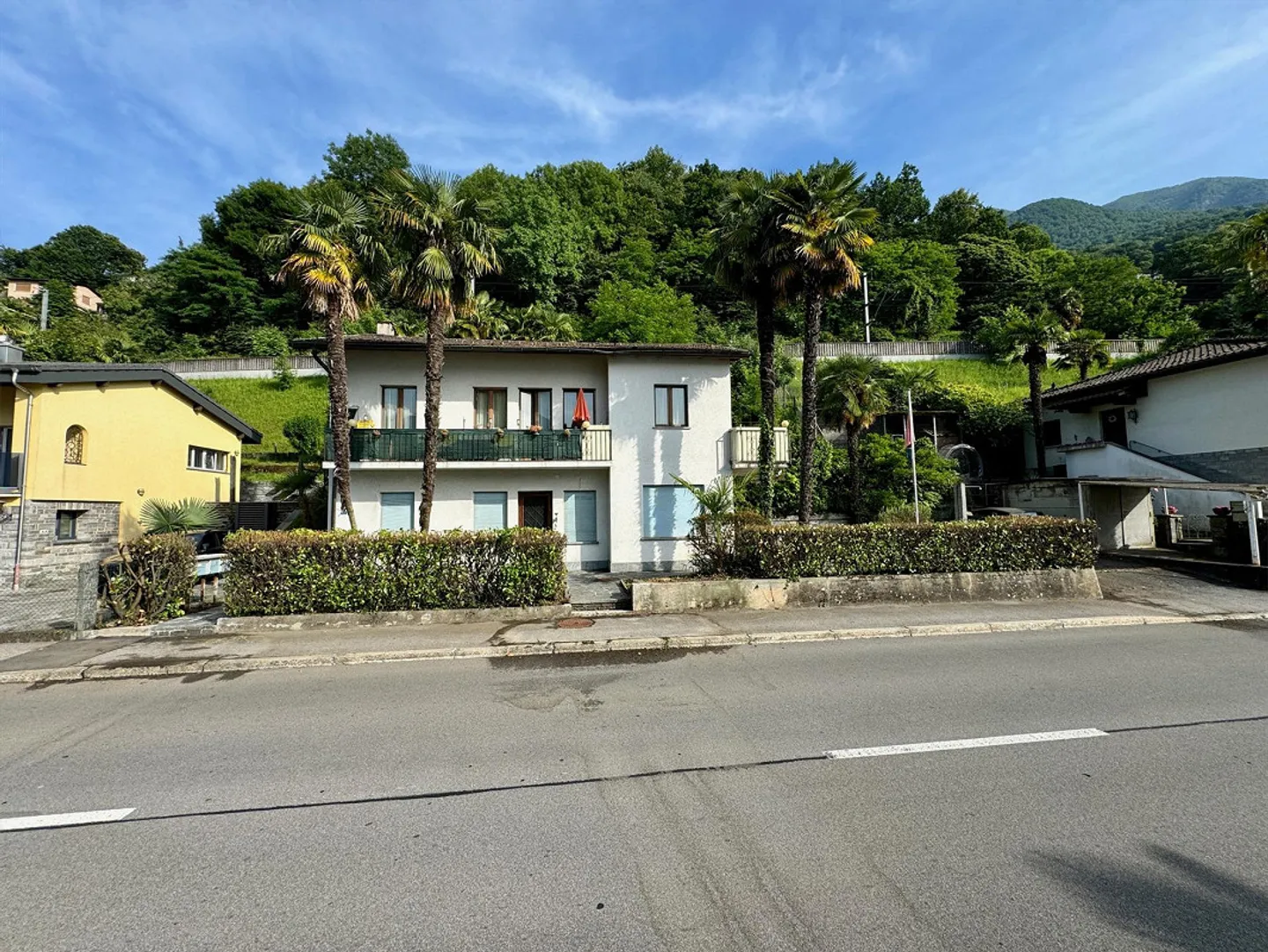 Casa bifamiliare con vista lago - Foto 2 di 9