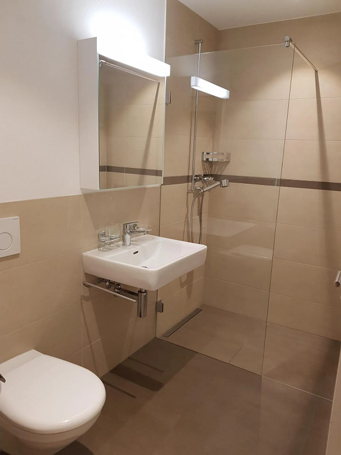 Appartamento moderno di 4,5 stanze con patio - Foto 13 di 16