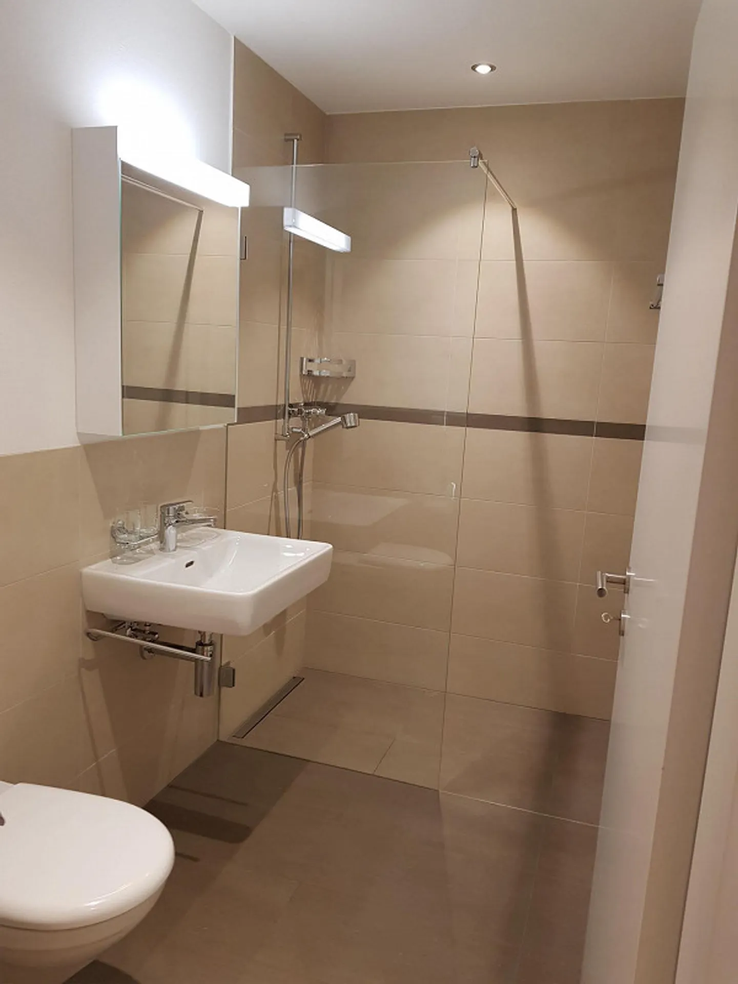 Appartamento moderno di 4,5 stanze con patio - Foto 12 di 16