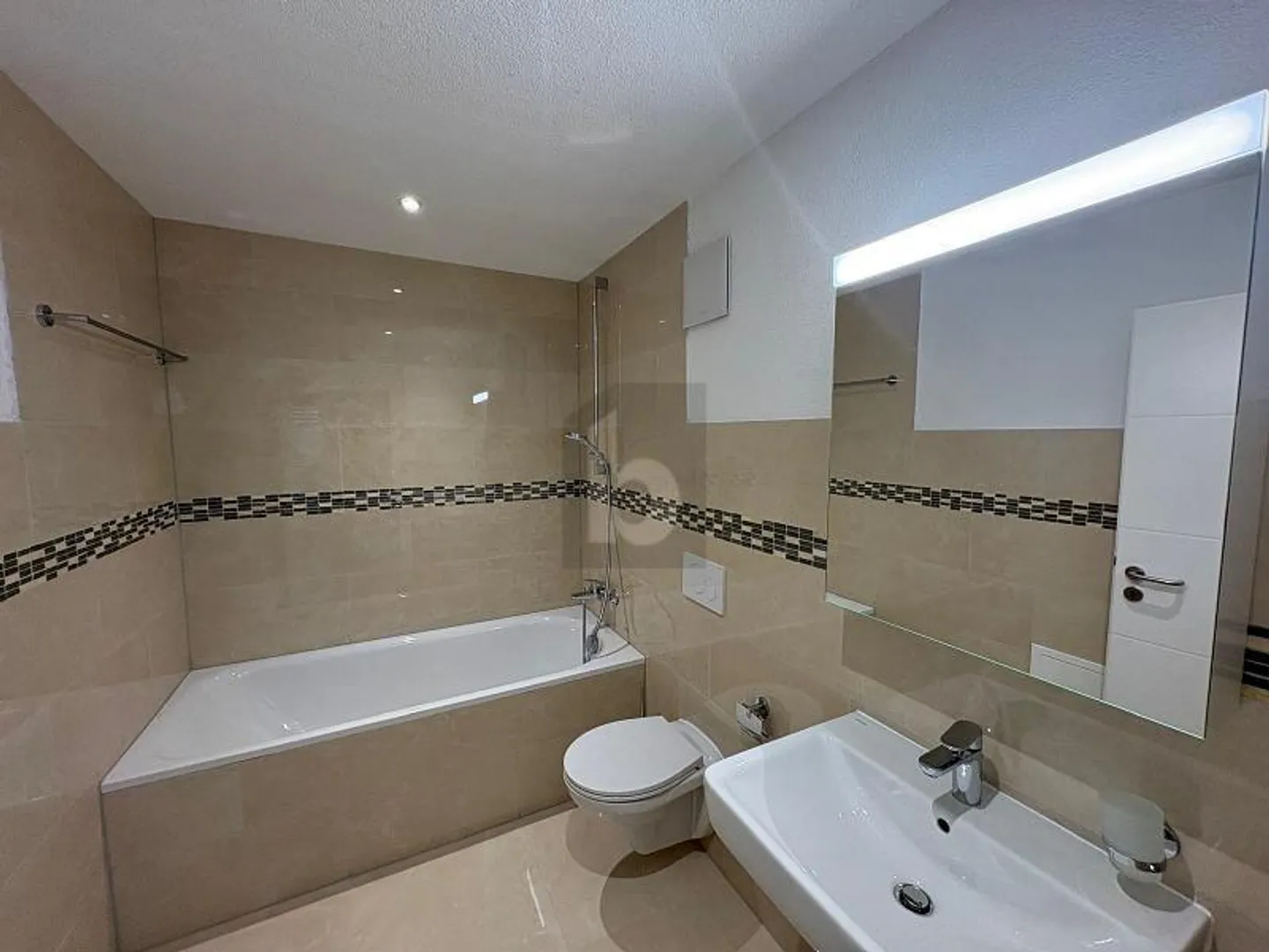 Nuova costruzione - Prima occupazione con charme speciale - Foto 4 di 6