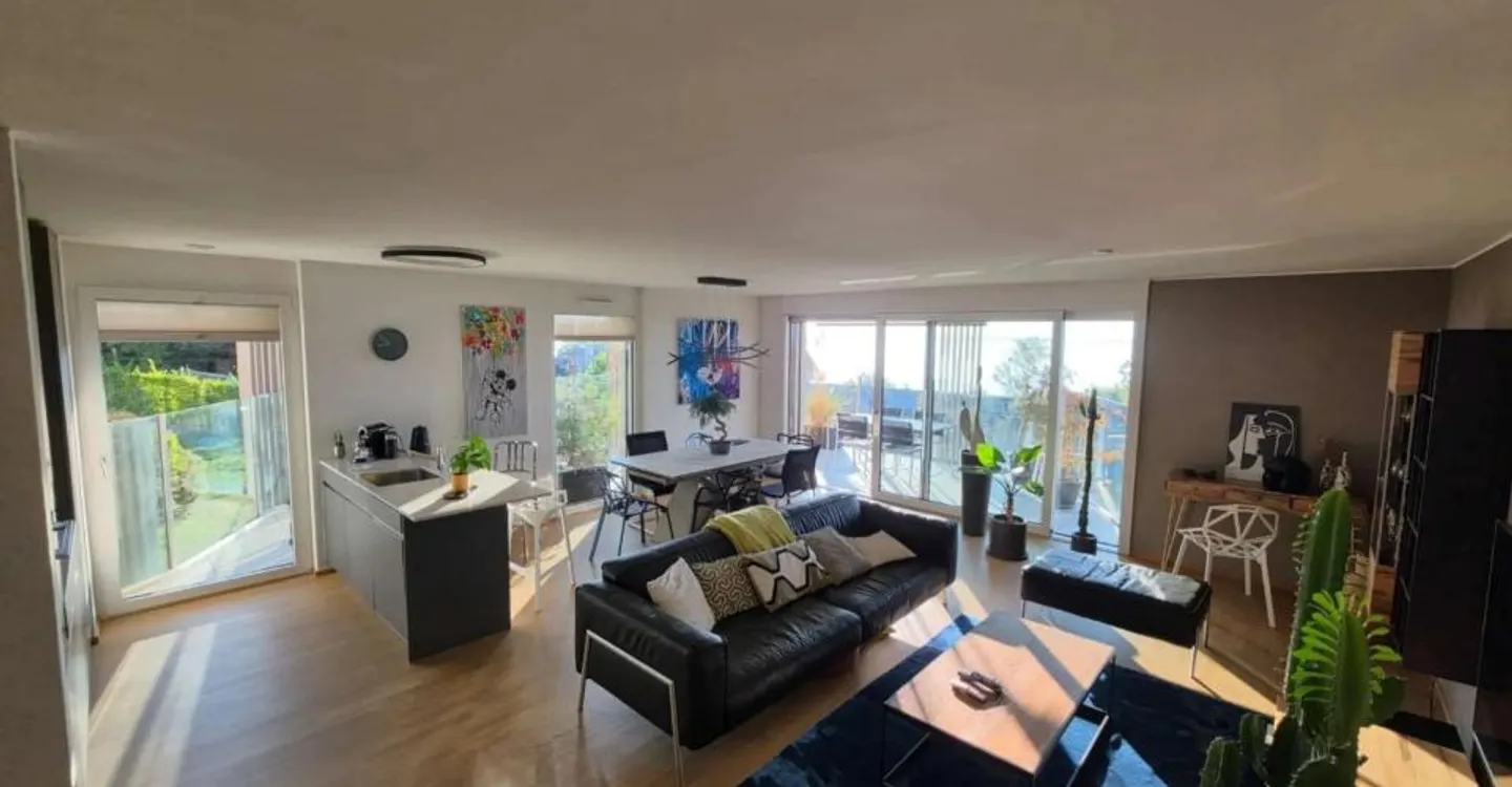 4.5-room apartment on the 1st floor - 127 m² weighted - Photo 1 of 6