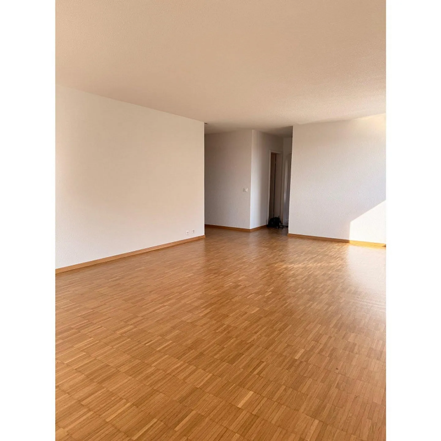 Appartamento 4.5 stanze parzialmente ristrutturato in posizione centrale a Zollikofen - Foto 4 di 13