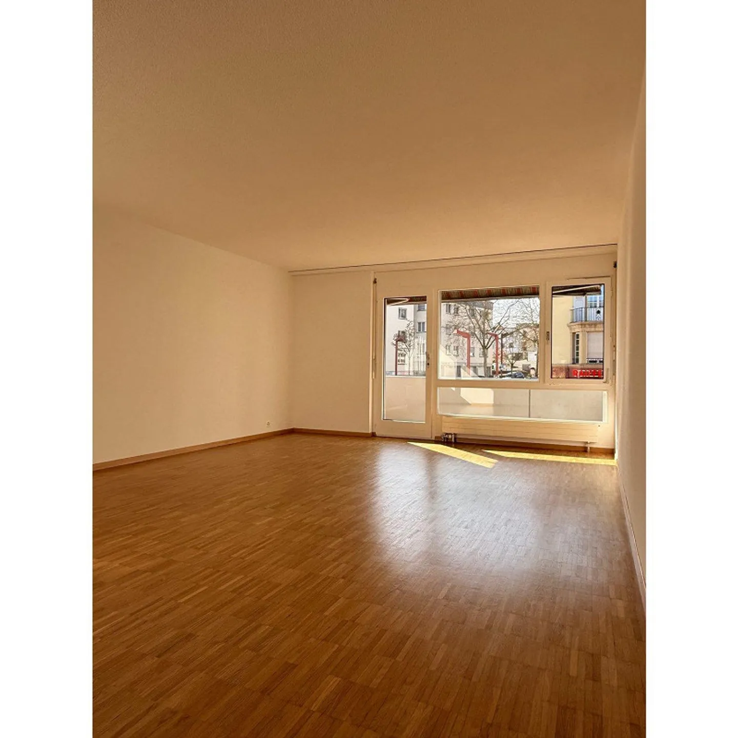 Appartamento 4.5 stanze parzialmente ristrutturato in posizione centrale a Zollikofen - Foto 5 di 13