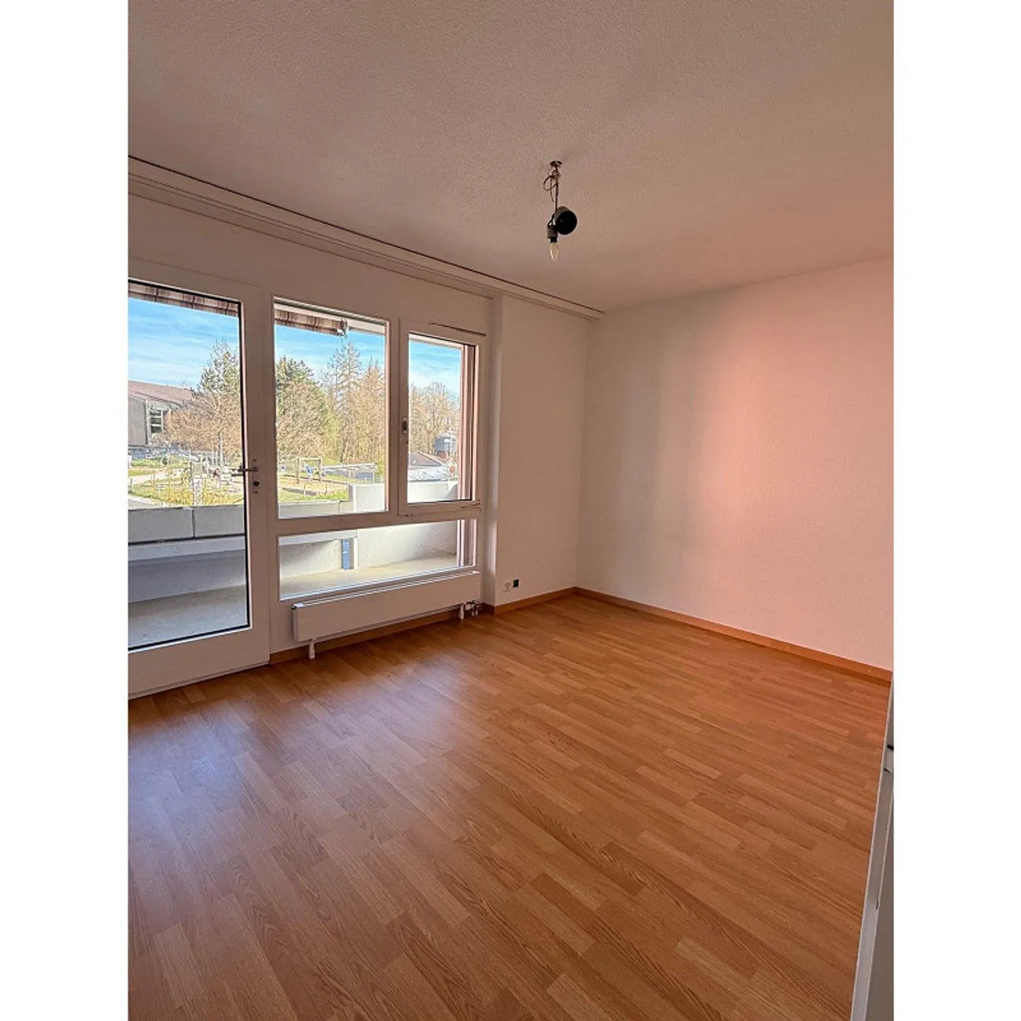 Appartamento 4.5 stanze parzialmente ristrutturato in posizione centrale a Zollikofen - Foto 7 di 13