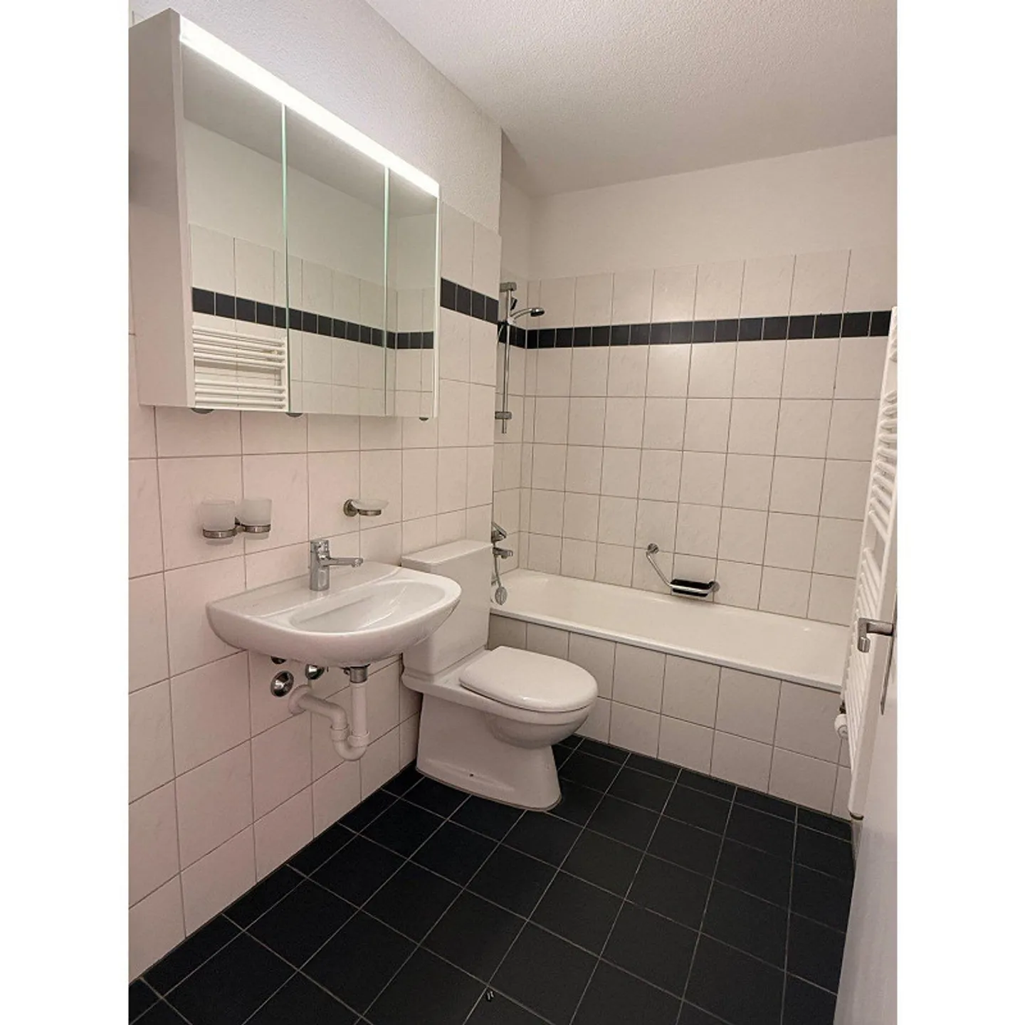 Appartamento 4.5 stanze parzialmente ristrutturato in posizione centrale a Zollikofen - Foto 10 di 13