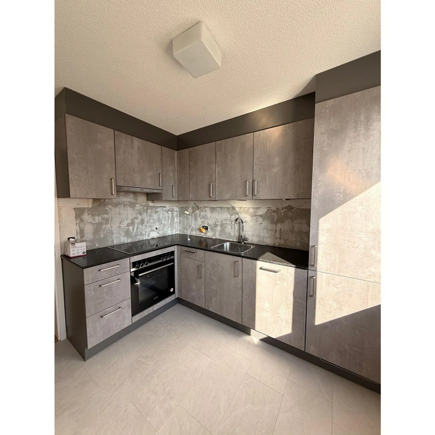 Appartamento 4.5 stanze parzialmente ristrutturato in posizione centrale a Zollikofen - Foto 2 di 13