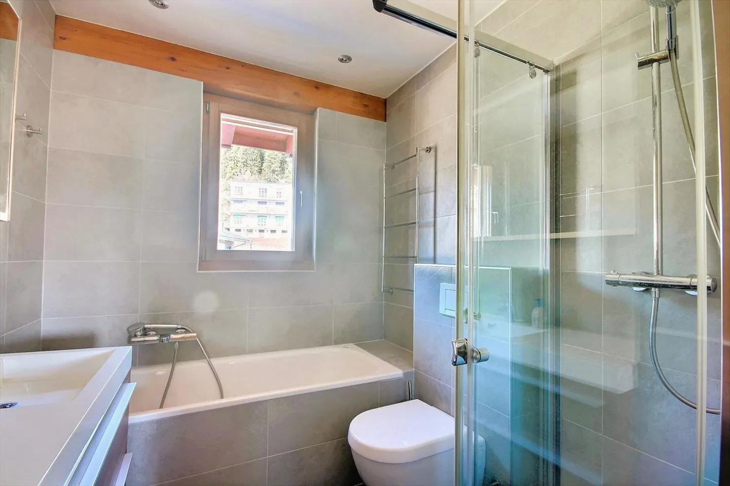 Superb 4.5 room attic apartment, spacious and bright - Ideally located - - Photo 11 of 13