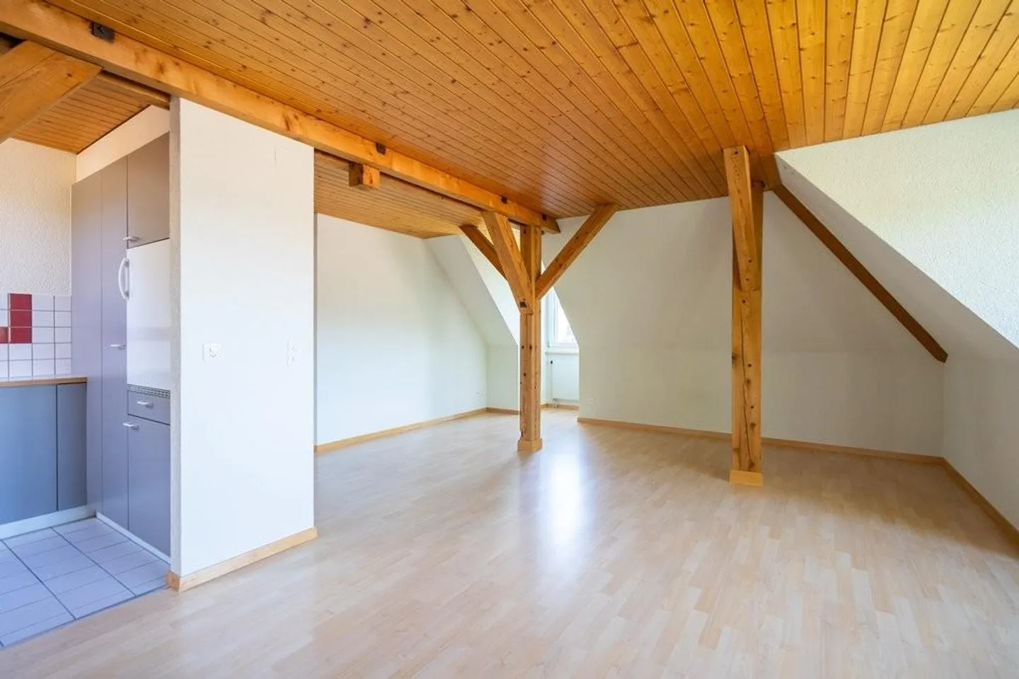 Bellissimo appartamento mansardato in affitto - Foto 4 di 6