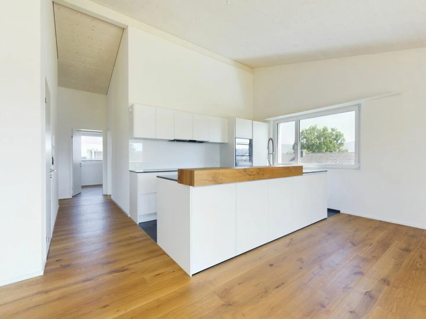 Moderne Dachwohnung mit Seeblick - Foto 1 von 23