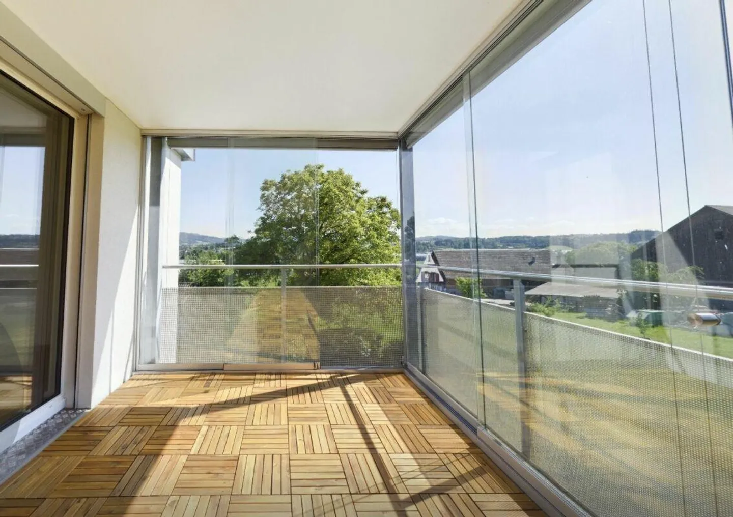 Moderne Dachwohnung mit Seeblick - Foto 3 von 23