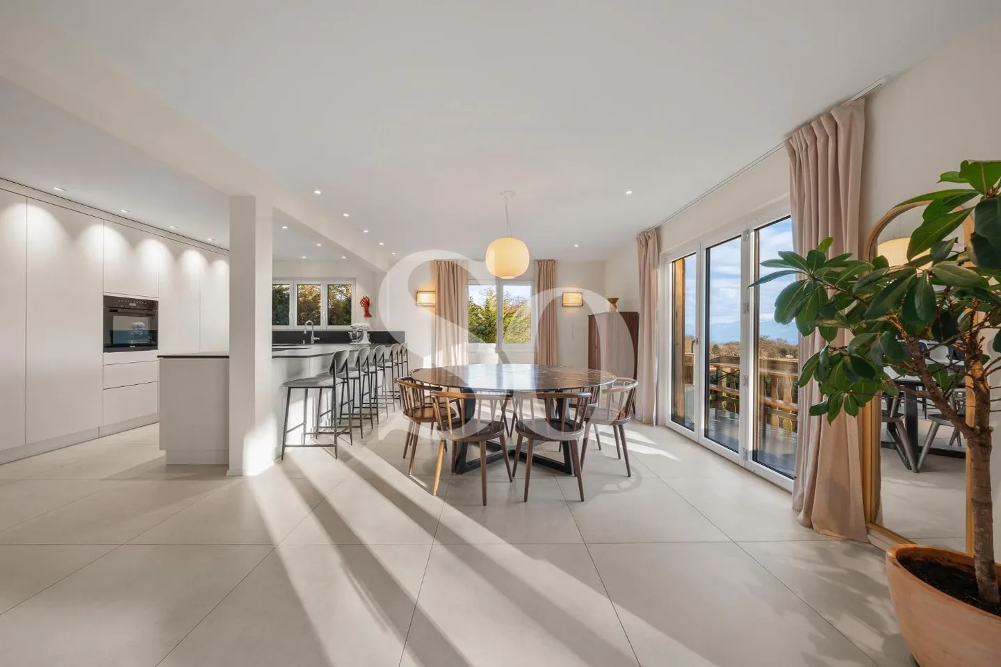 Exclusive: Renovated Villa with Pool, Lake and Mont-Blanc View - Photo 3 of 12