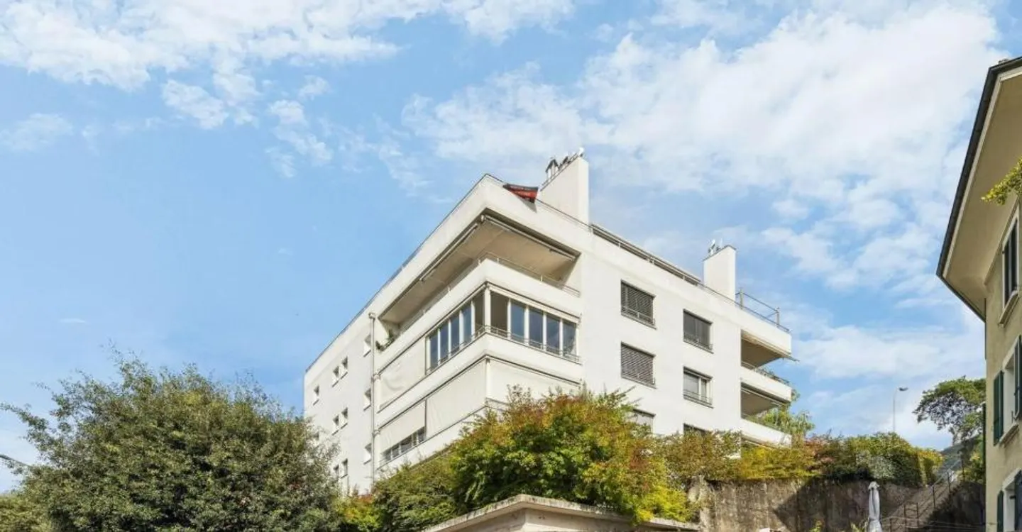 Urban Apartment with Balcony - Photo 2 of 11