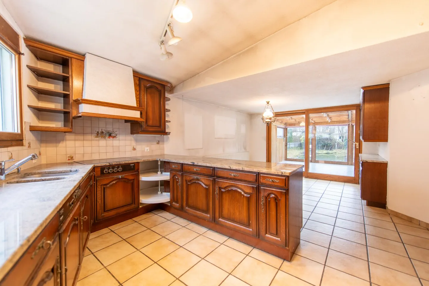 Your retreat with conservatory, pond and versatile outbuilding - Photo 4 of 29