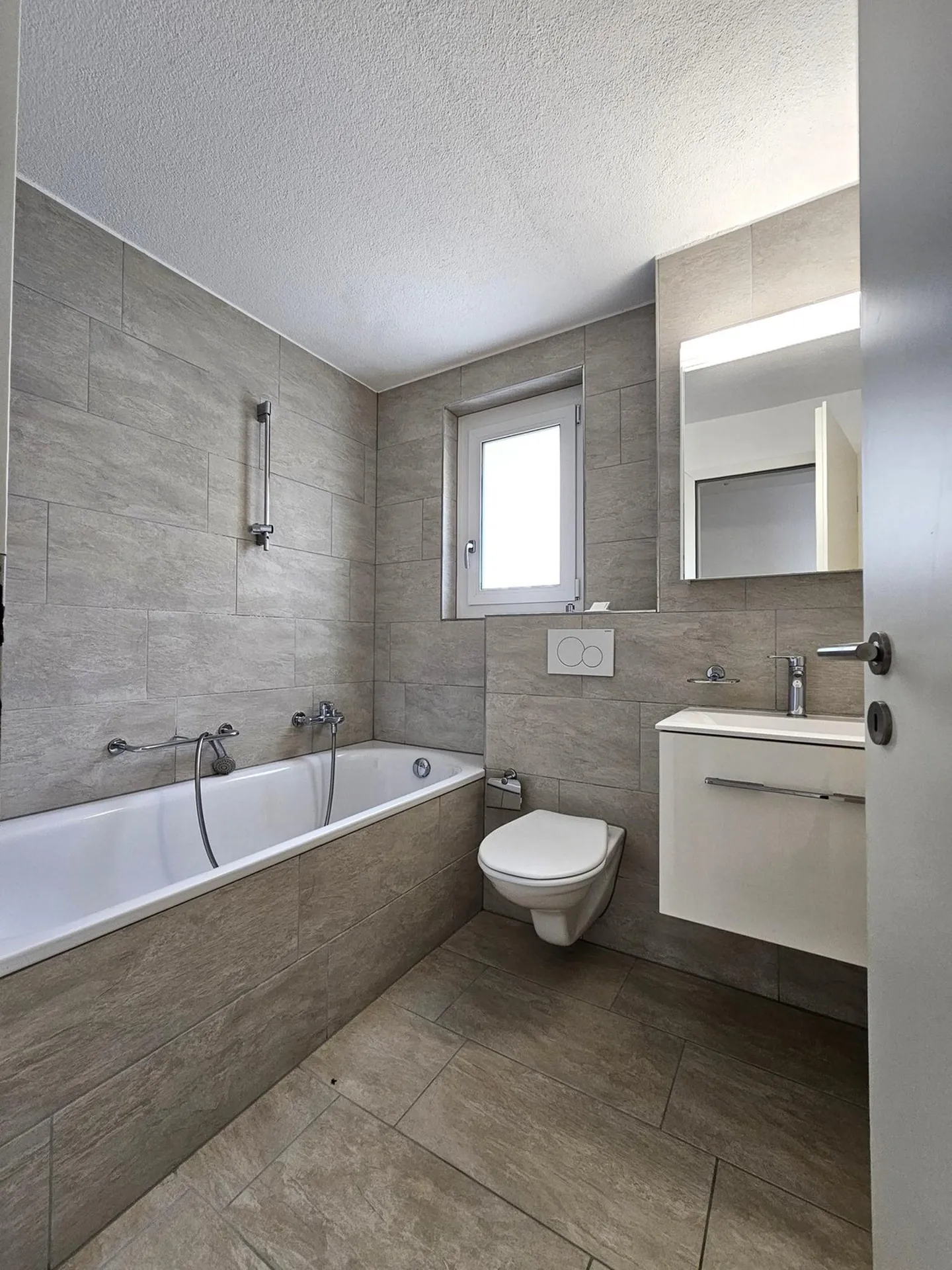 Charming 4.5-Room Apartment - Photo 4 of 11