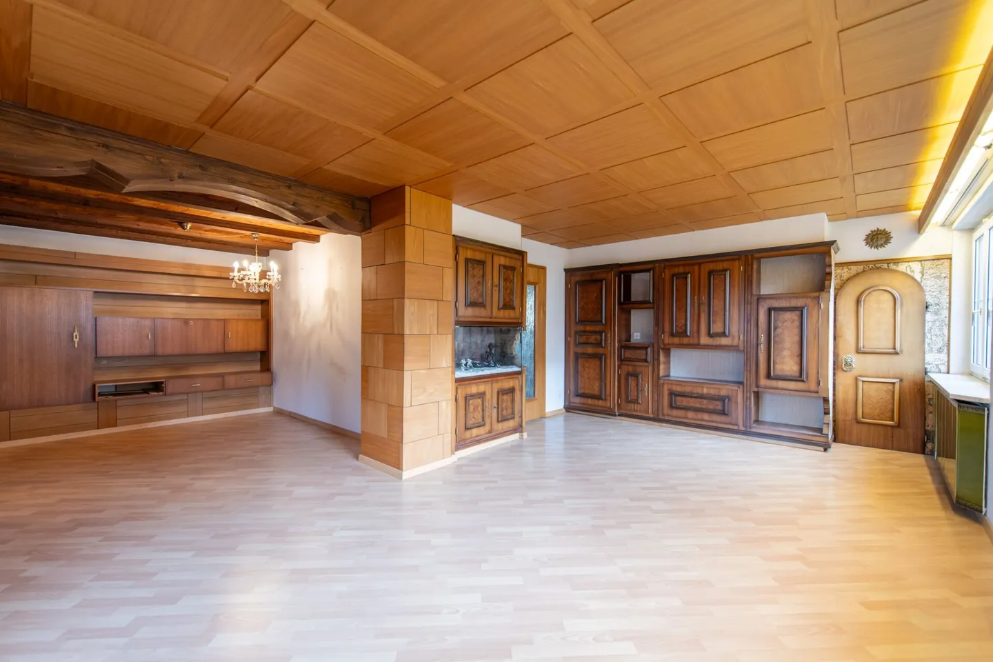 Your retreat with conservatory, pond and versatile outbuilding - Photo 7 of 29