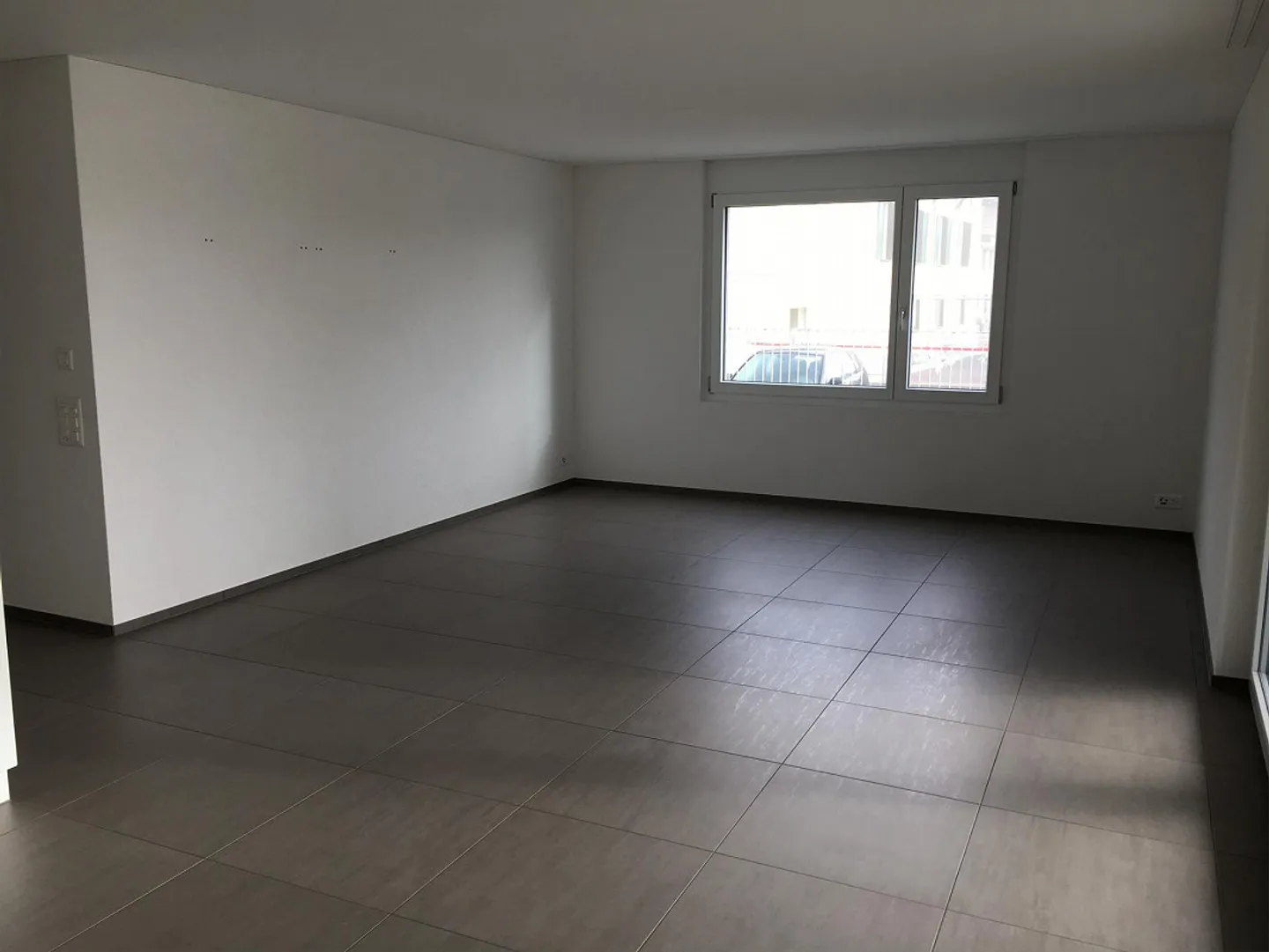 Newer 3 1/2 Room Apartment - Photo 5 of 8