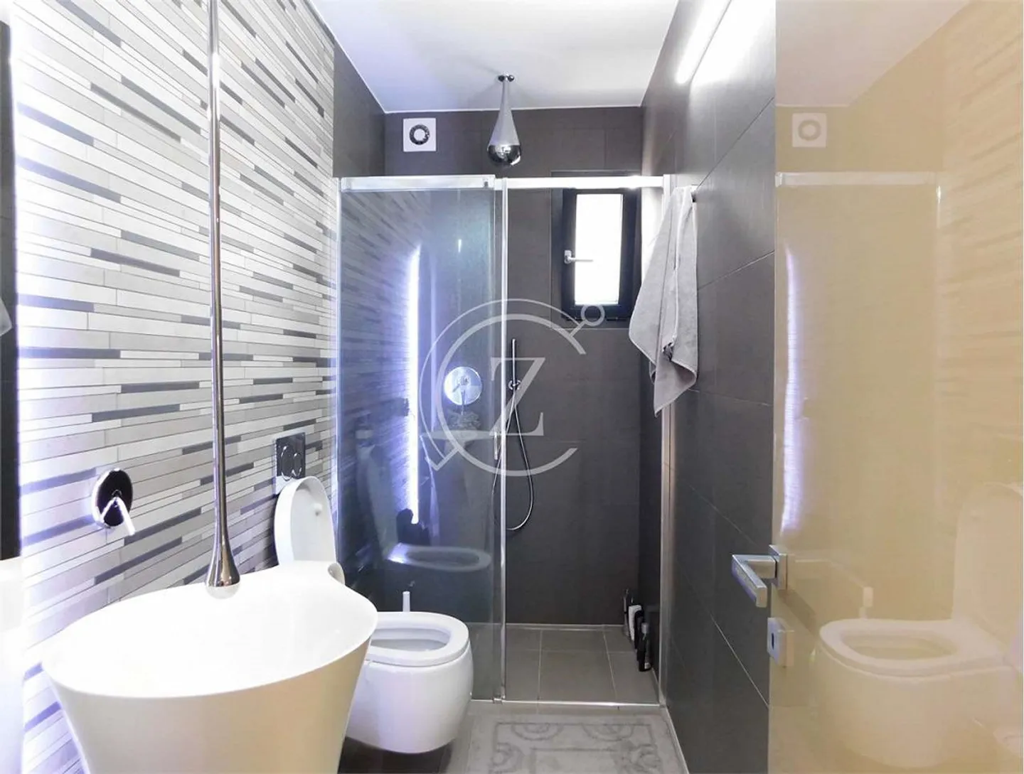 Moderna casa con piscina a Bedano - Foto 9 di 13
