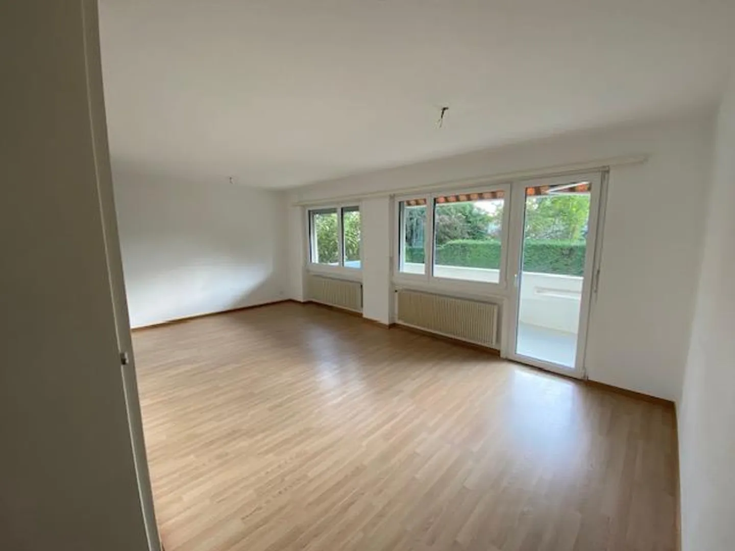 Frisch renovierte 4.5 Zimmerwohnung mit Balkon zu vermieten - Foto 2 von 16