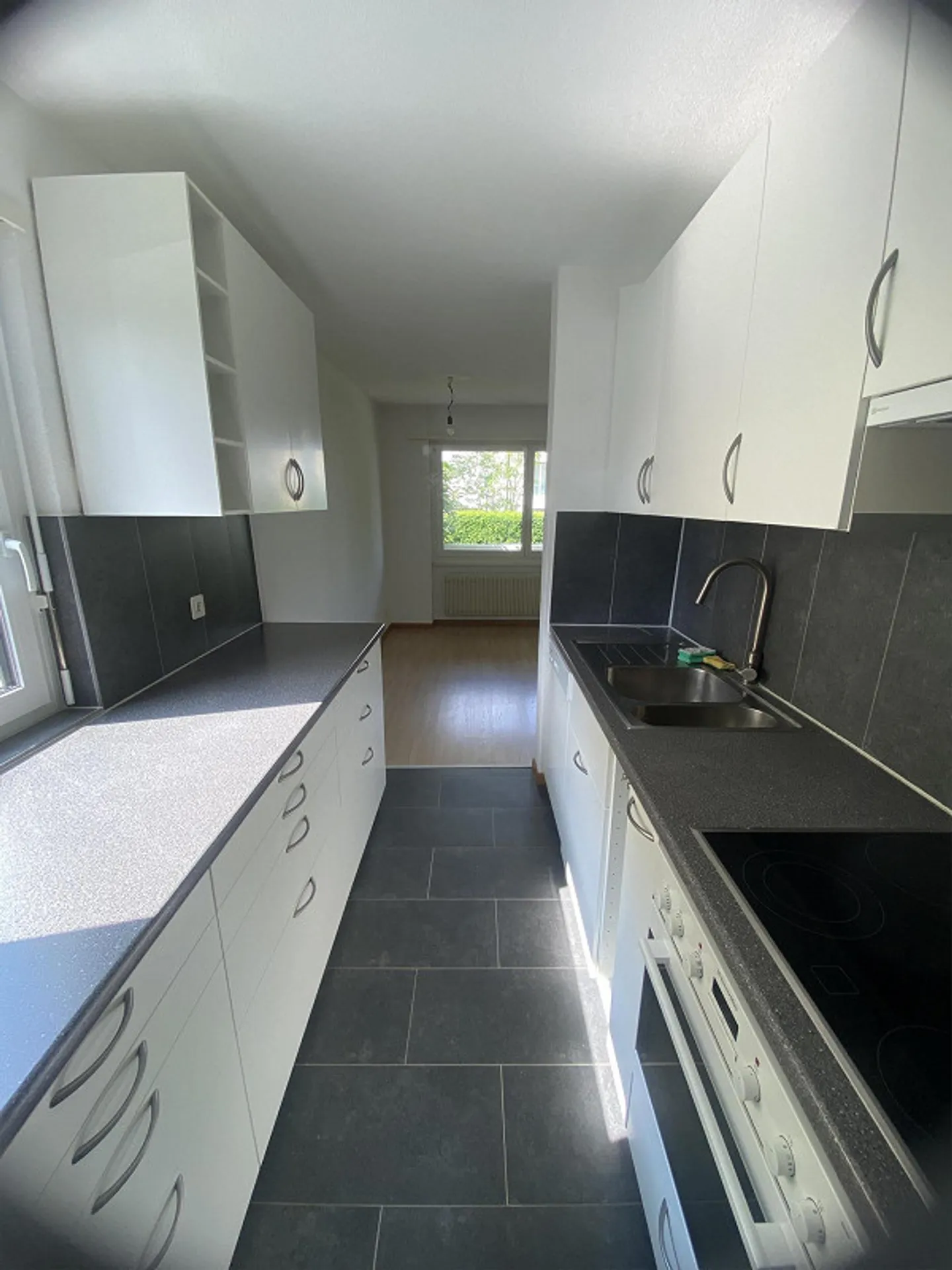 Frisch renovierte 4.5 Zimmerwohnung mit Balkon zu vermieten - Foto 4 von 16
