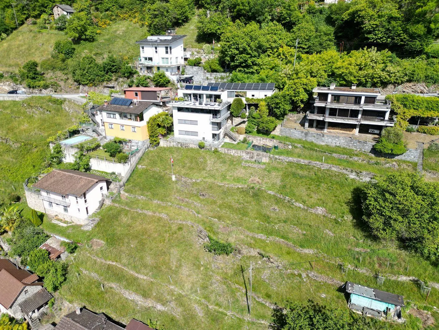 Casa plurifamiliare con grande potenziale e terreno edificabile inc... - Photo 2 sur 12