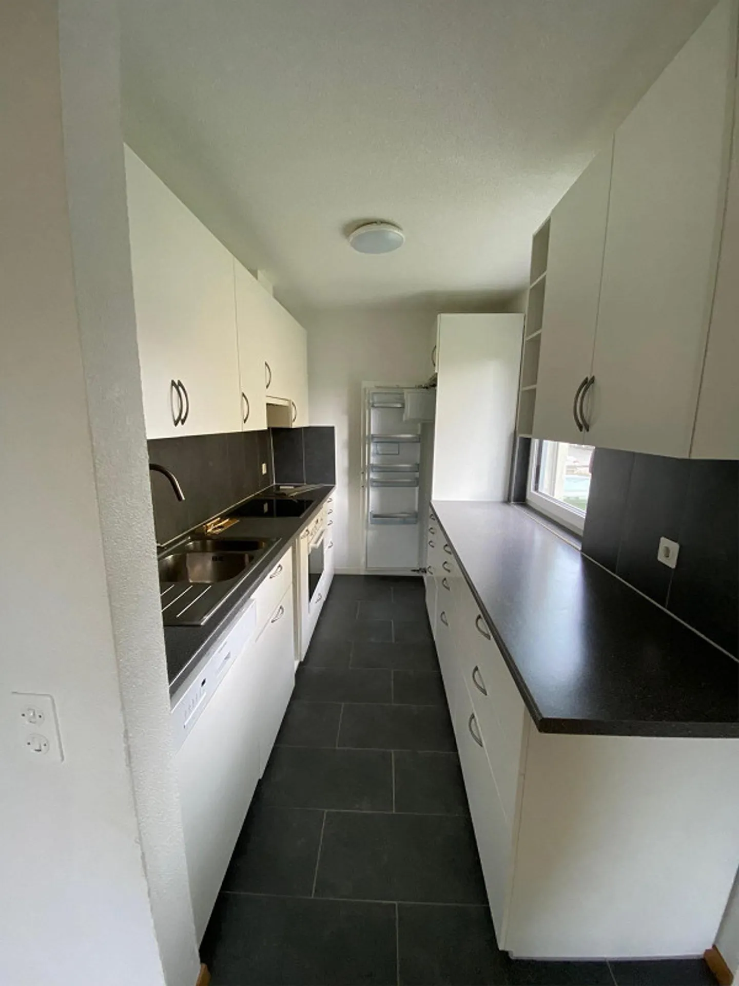 Frisch renovierte 4.5 Zimmerwohnung mit Balkon zu vermieten - Foto 3 von 16