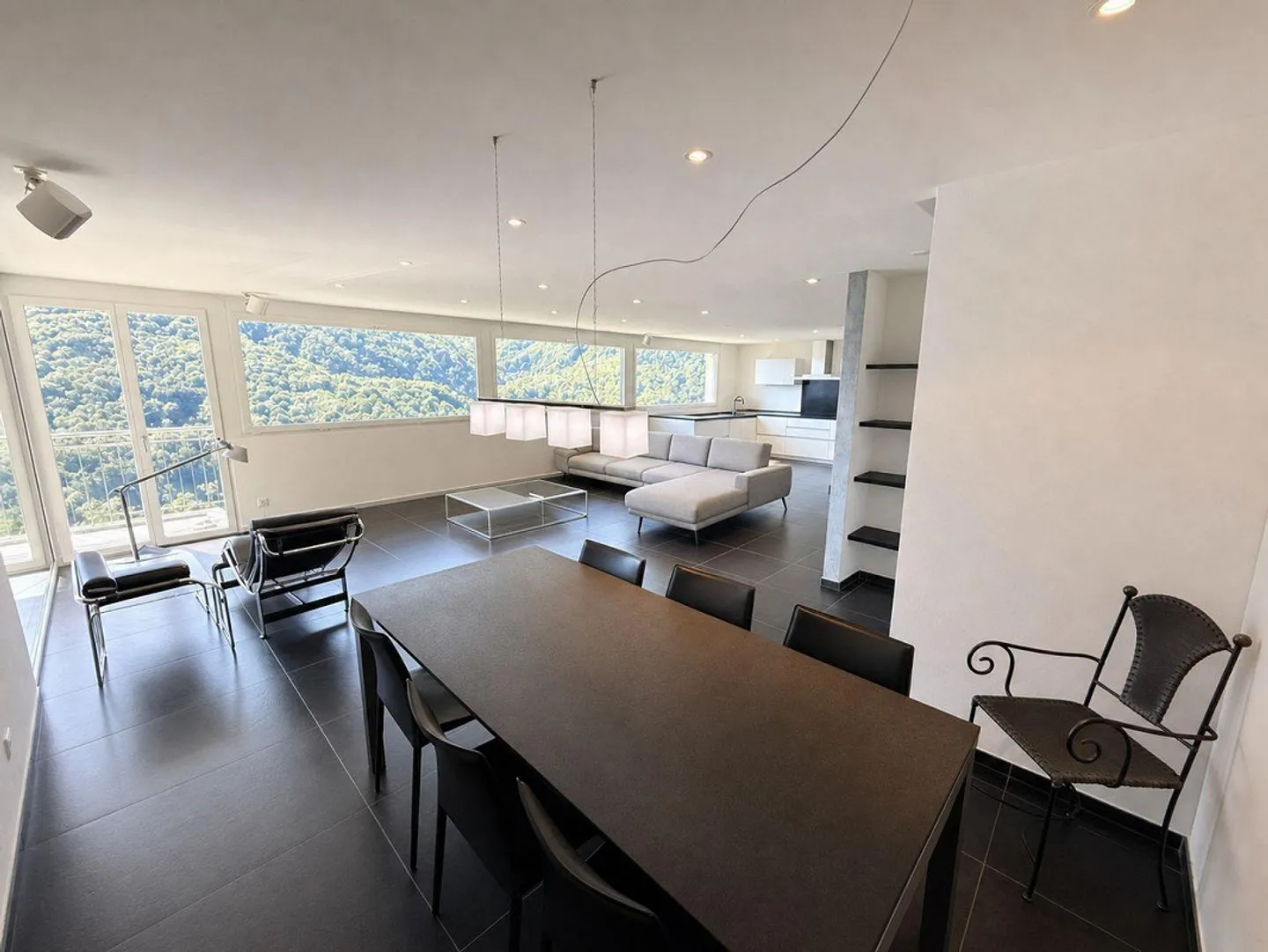 Casa plurifamiliare con grande potenziale e terreno edificabile inc... - Photo 3 sur 12