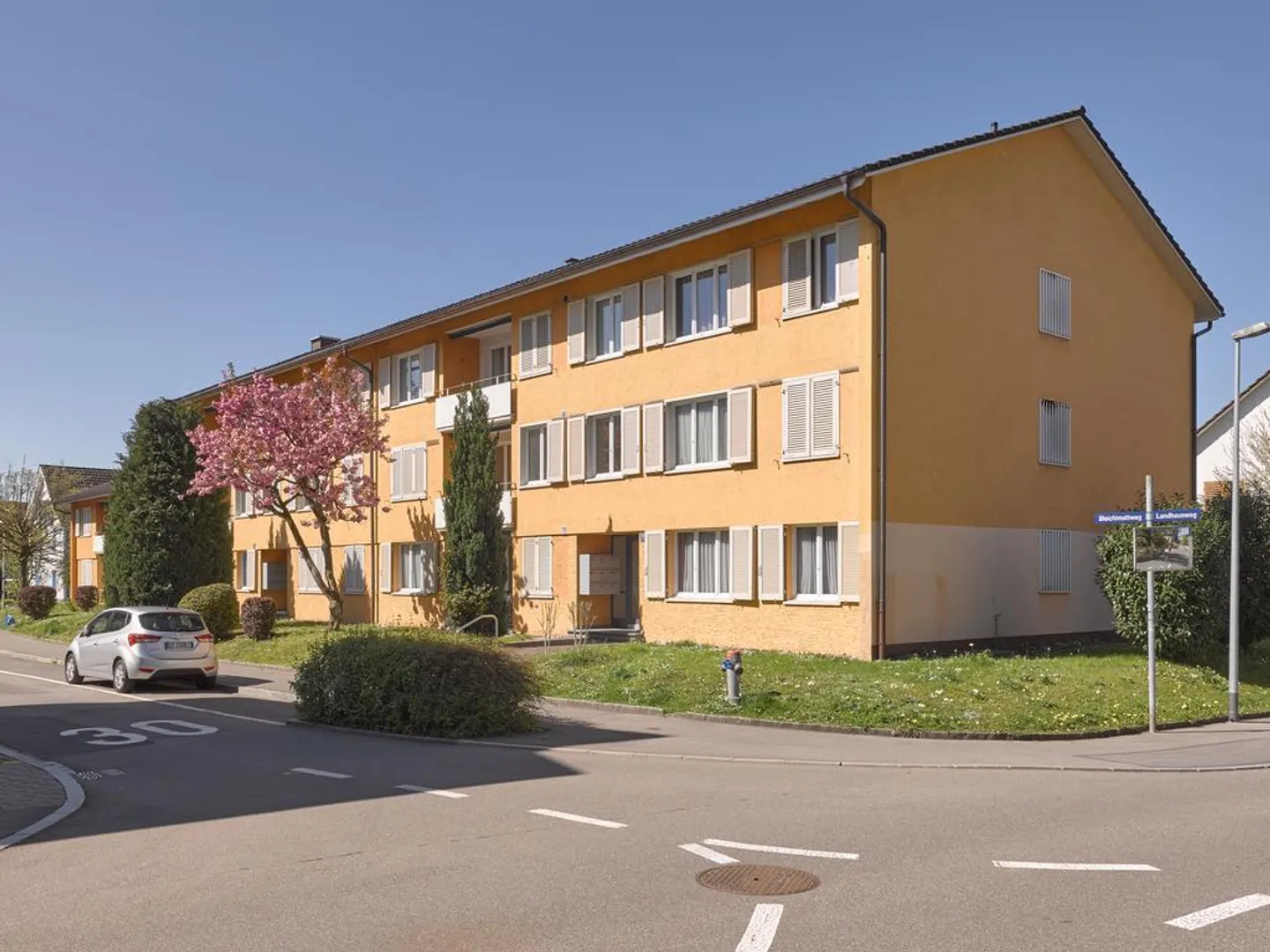 Garage box for rent - Photo 1 of 1