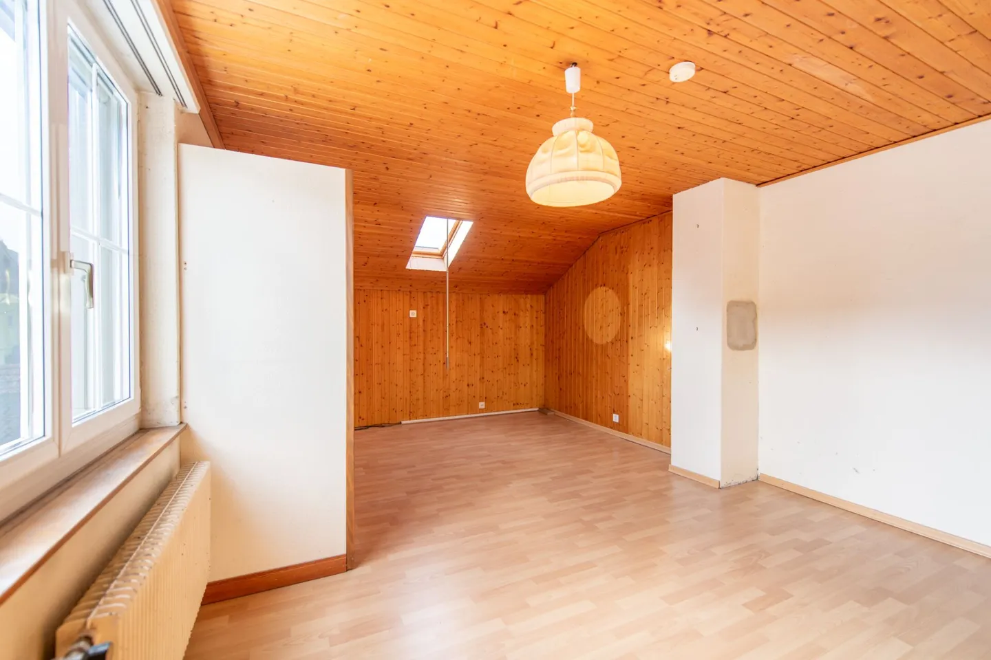 Your retreat with conservatory, pond and versatile outbuilding - Photo 14 of 29