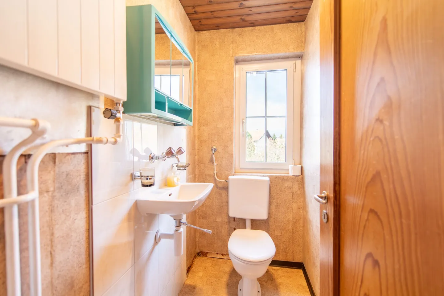 Your retreat with conservatory, pond and versatile outbuilding - Photo 16 of 29