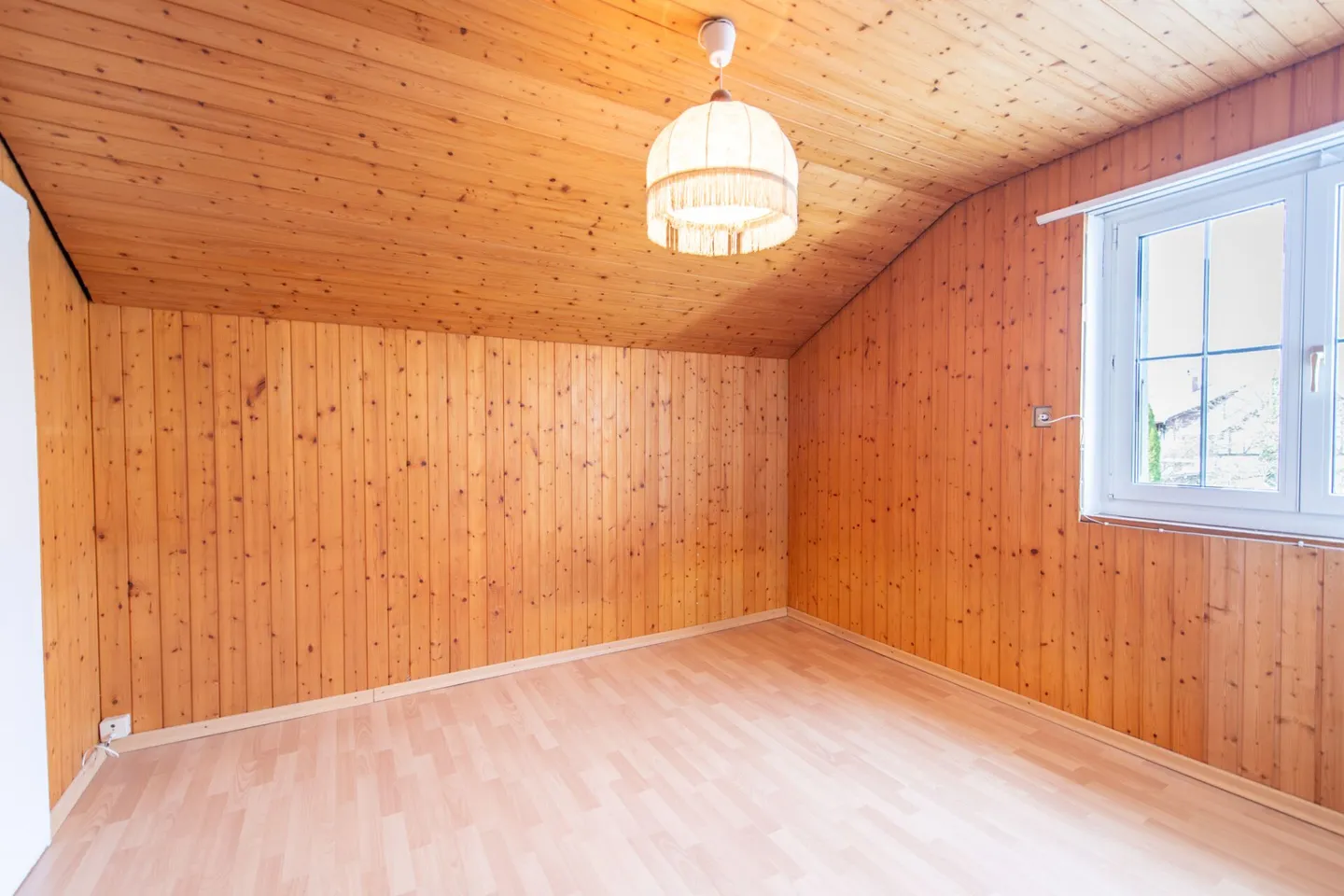 Your retreat with conservatory, pond and versatile outbuilding - Photo 17 of 29