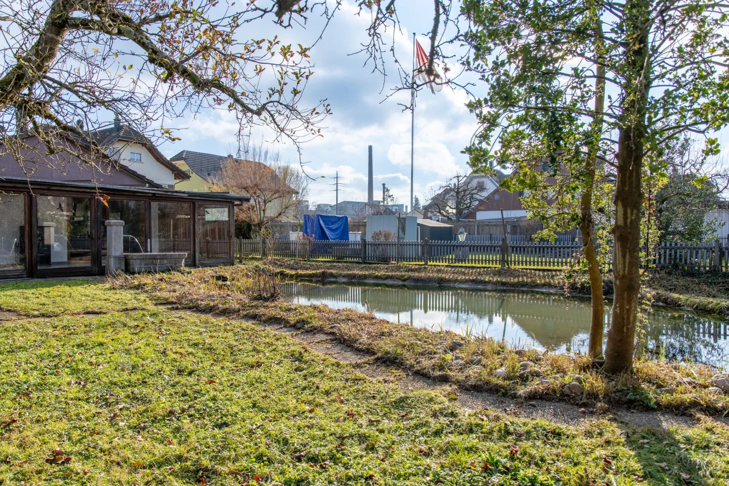 Your retreat with conservatory, pond and versatile outbuilding - Photo 23 of 29