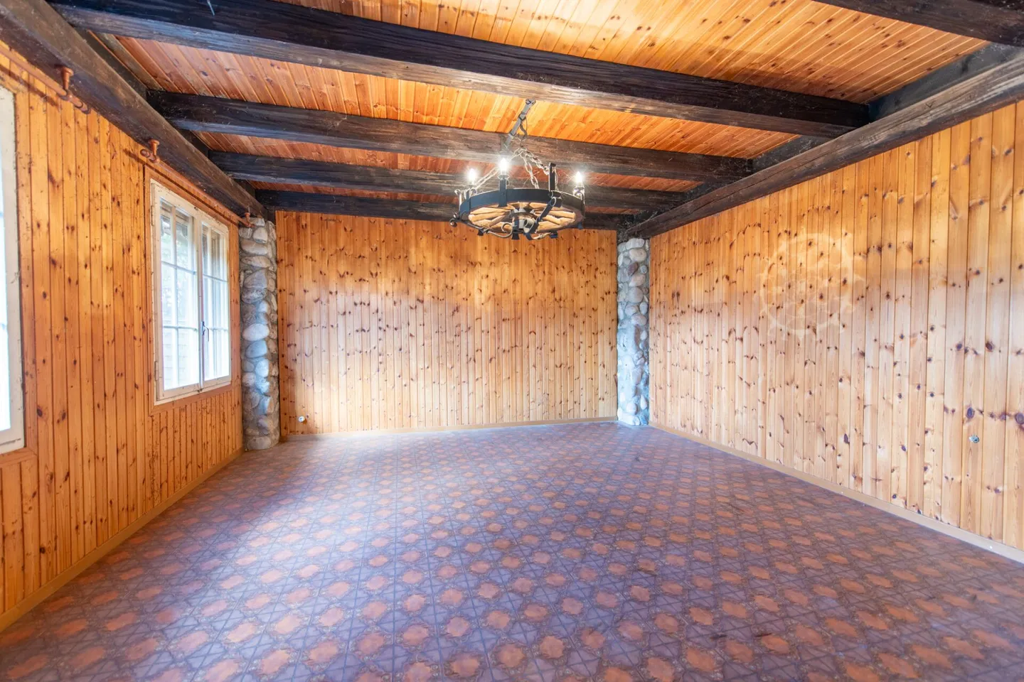 Your retreat with conservatory, pond and versatile outbuilding - Photo 19 of 29