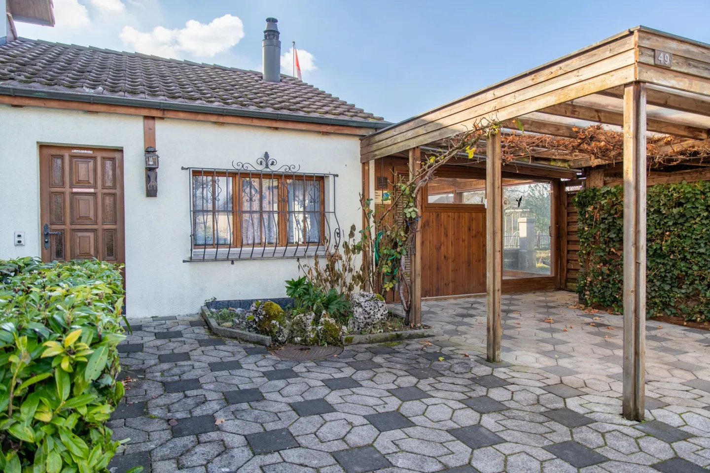 Your retreat with conservatory, pond and versatile outbuilding - Photo 26 of 29