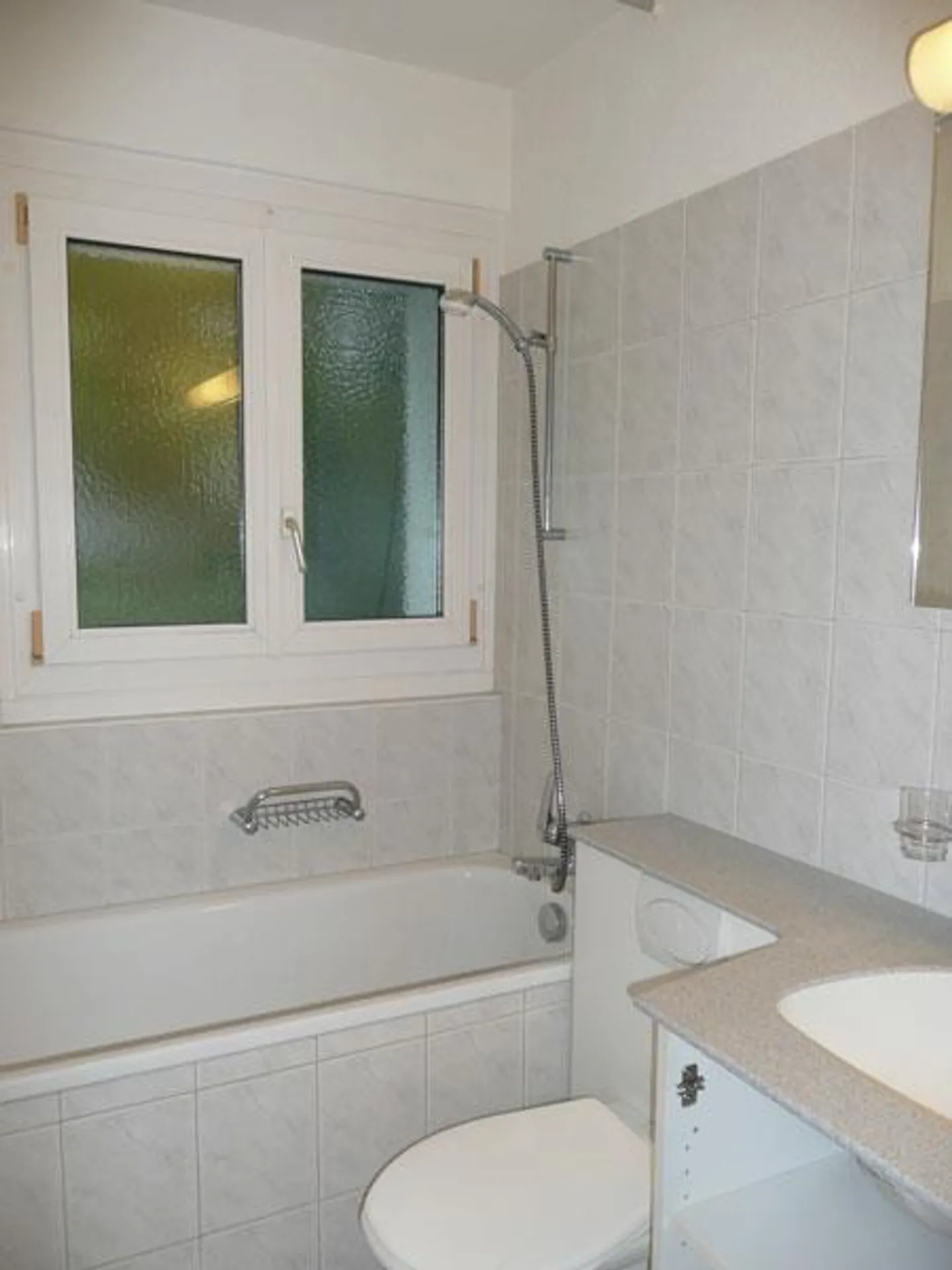 Beautiful apartment in a quiet and central location in Bassersdorf - Photo 3 of 4