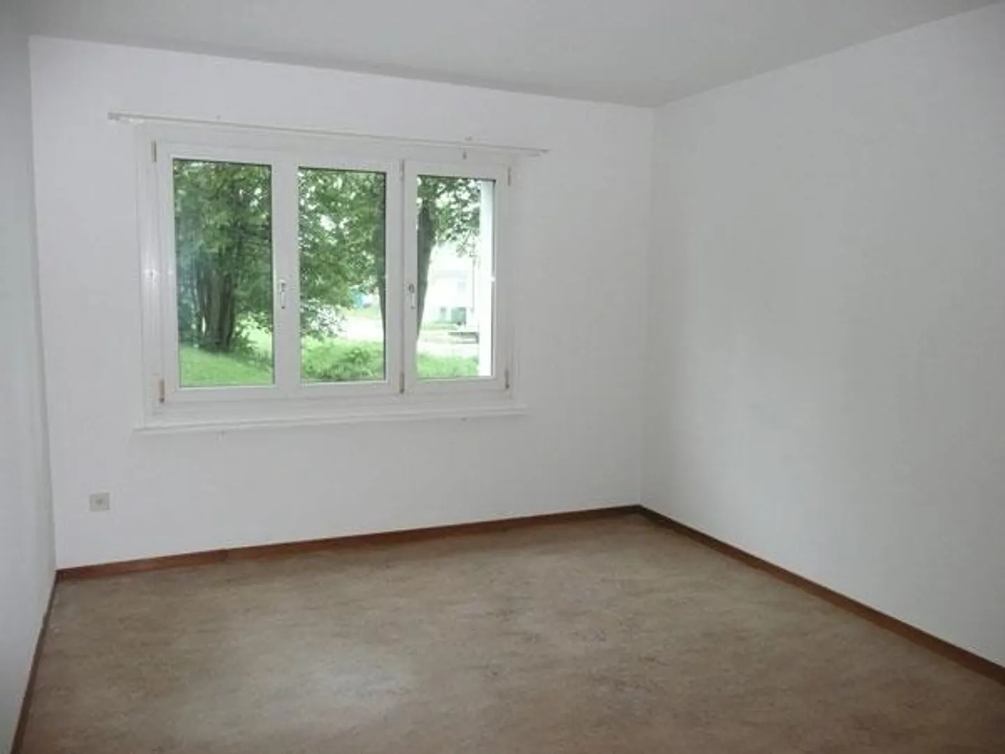 Beautiful apartment in a quiet and central location in Bassersdorf - Photo 4 of 4