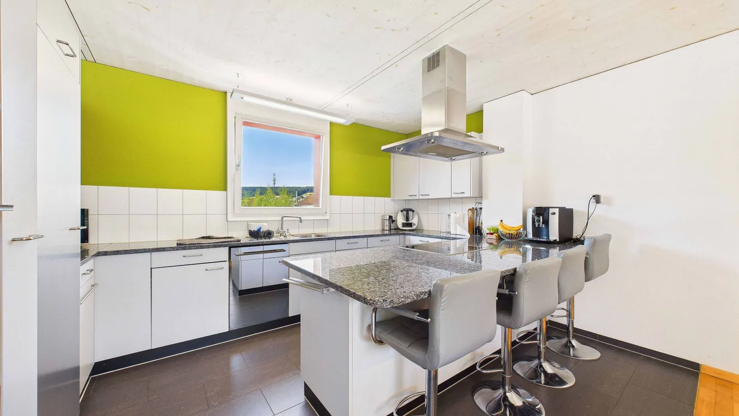 Wohnen über zwei Ebenen - Grosszügige Maisonette-Attikawohnung mit Weitsicht im Bezirk Baden - Foto 6 von 15