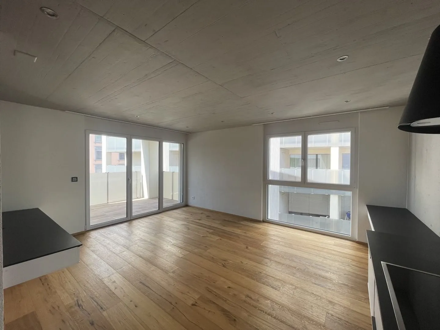 Modern 2.5-Room Apartment - Photo 2 of 9
